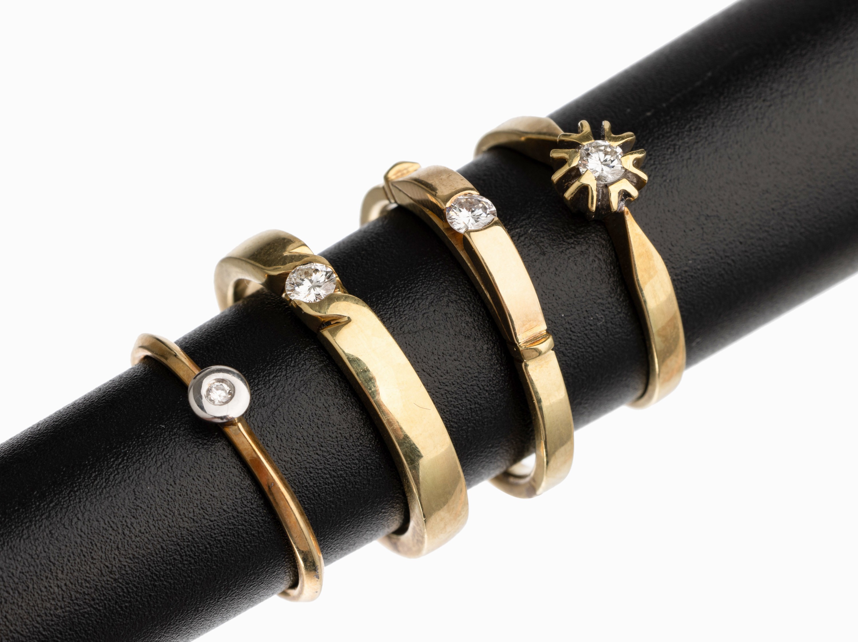 Konvolut 4 14 kt Gold Brillant Solitär Ringe, 1 x 0.10 ct feines Weiß/vs, RW 55; 1 x 0.10 ct Weiß/vs, RW 53; 1 x 0.02 ct Weiß/si, RW 49; 1 x ...