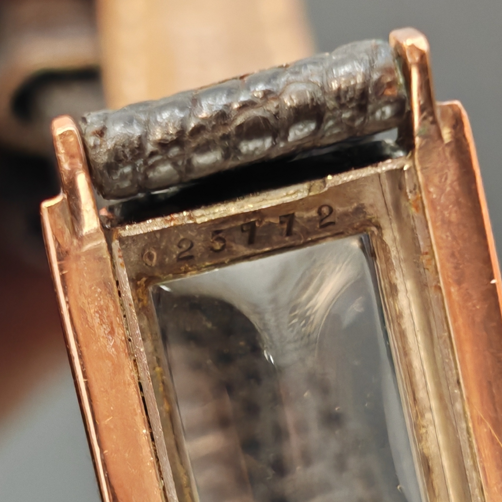 Detail e: LeCoultre Duoplan Damenarmbanduhr mit Backwinder, Schweiz um 1935, Handaufzug, Geh. teils verg., Scharnierboden, Zifferbl. m. arab. Zahlen pat., ...