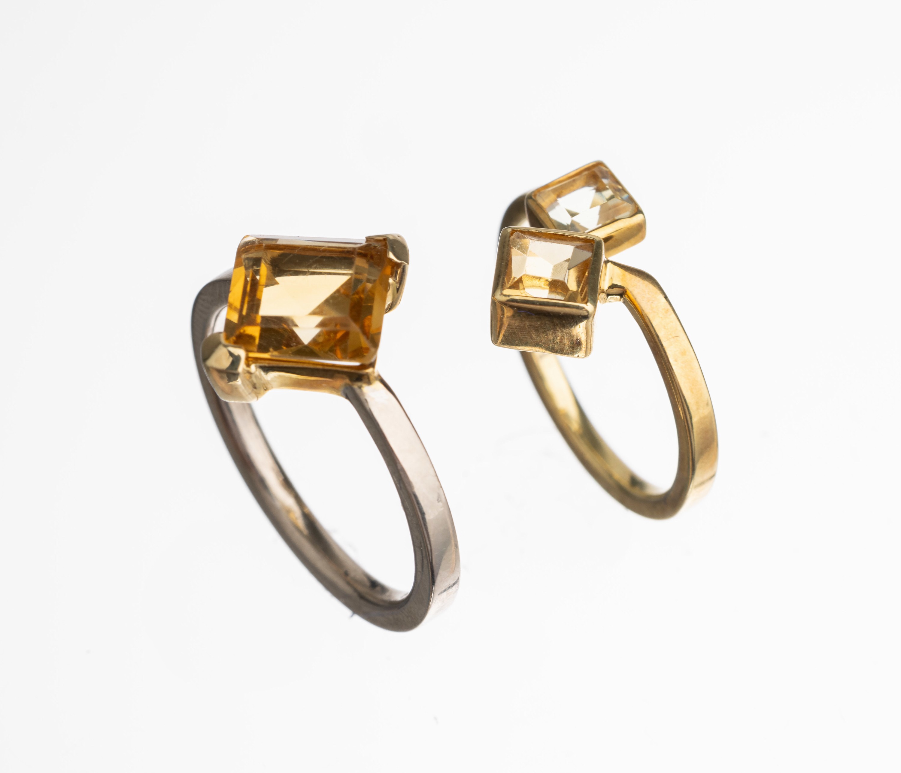 14 kt Gold Citrin Konvolut, GG/WG 585/000, best. aus: 1 x Ring GG/WG; facett. Citrin ca. 1.60 ct, RW 55, 1 x GG 585/000; 2 facett. Citrine zus. ca. ...