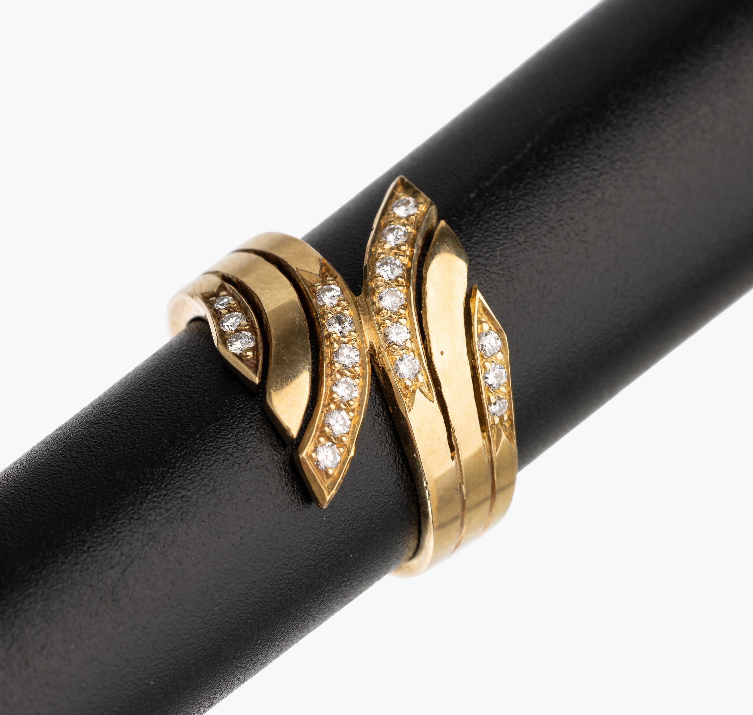 14 kt Gold Brillant Ring, GG 585/000, anged. Schlangenform, bes. mit 18 Brillanten zus. ca. 0.32 ct feines Weiß/vs, ca. 6.9 g, RW 54