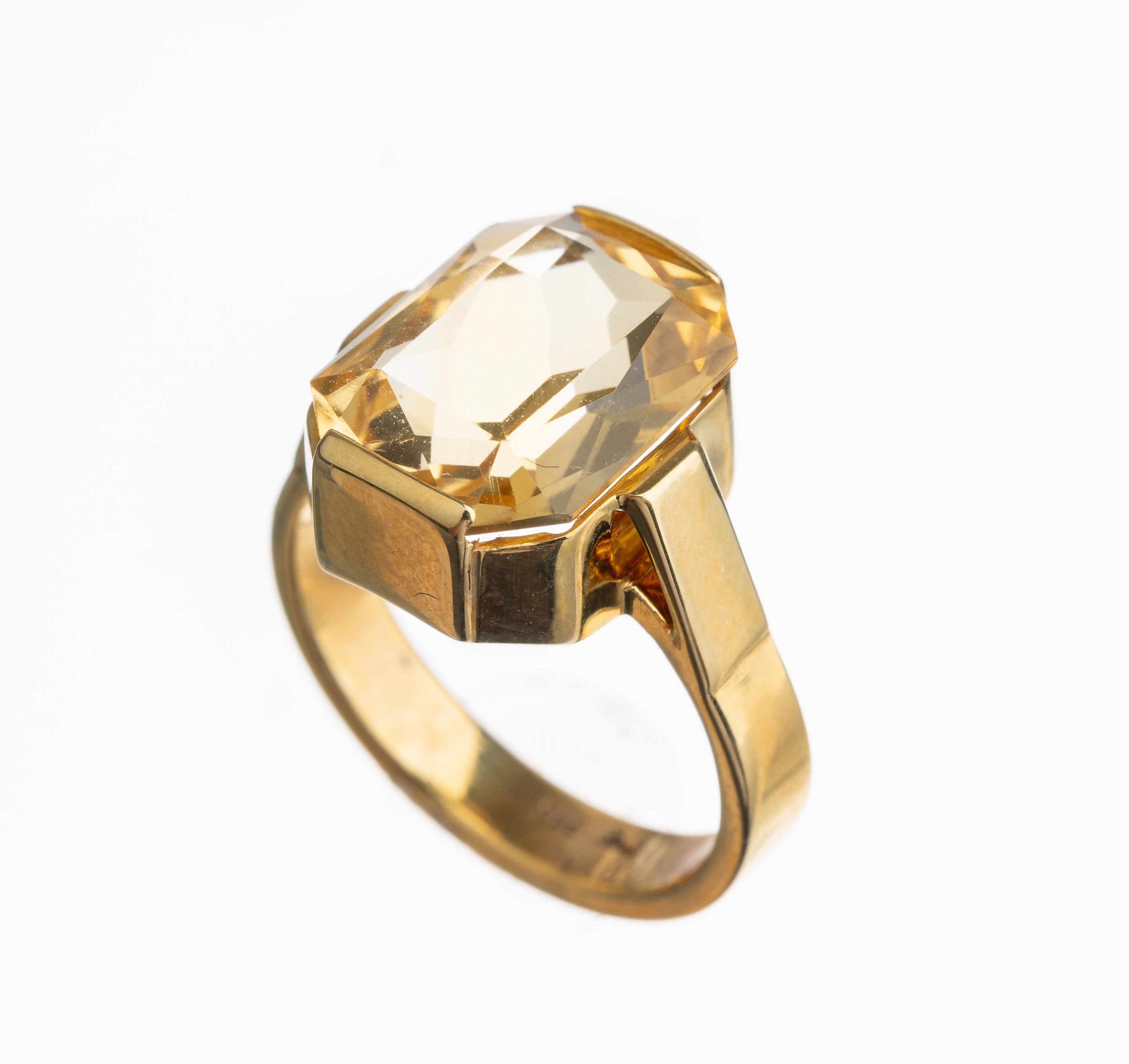14 kt Gold Citrin Ring, GG 585/000, facett. Citrin ca. 3.80 ct, ca. 6.9 g, RW 52
