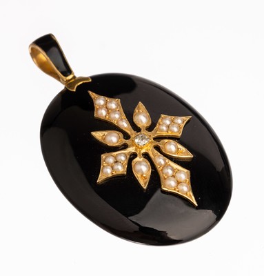 Image 26783324 - Onyxmedaillonpendant with pearl and diamonds