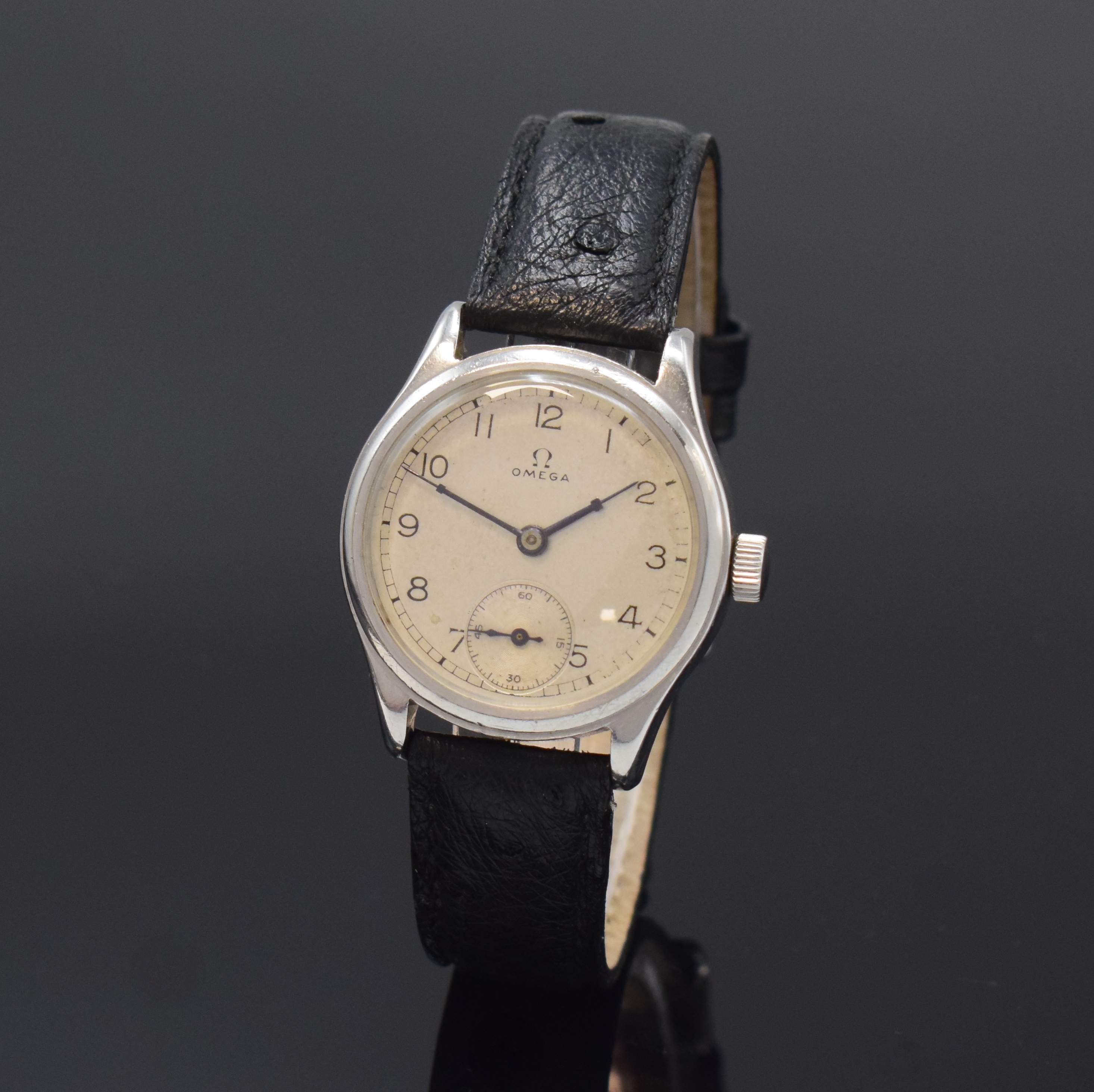 OMEGA Herrenarmbanduhr Referenz 295 in Stahl, Schweiz um 1940, Handaufzug, Boden verschr., silb. Zifferbl. m. arab Zahlen pat./fl., gebl. orig. ...