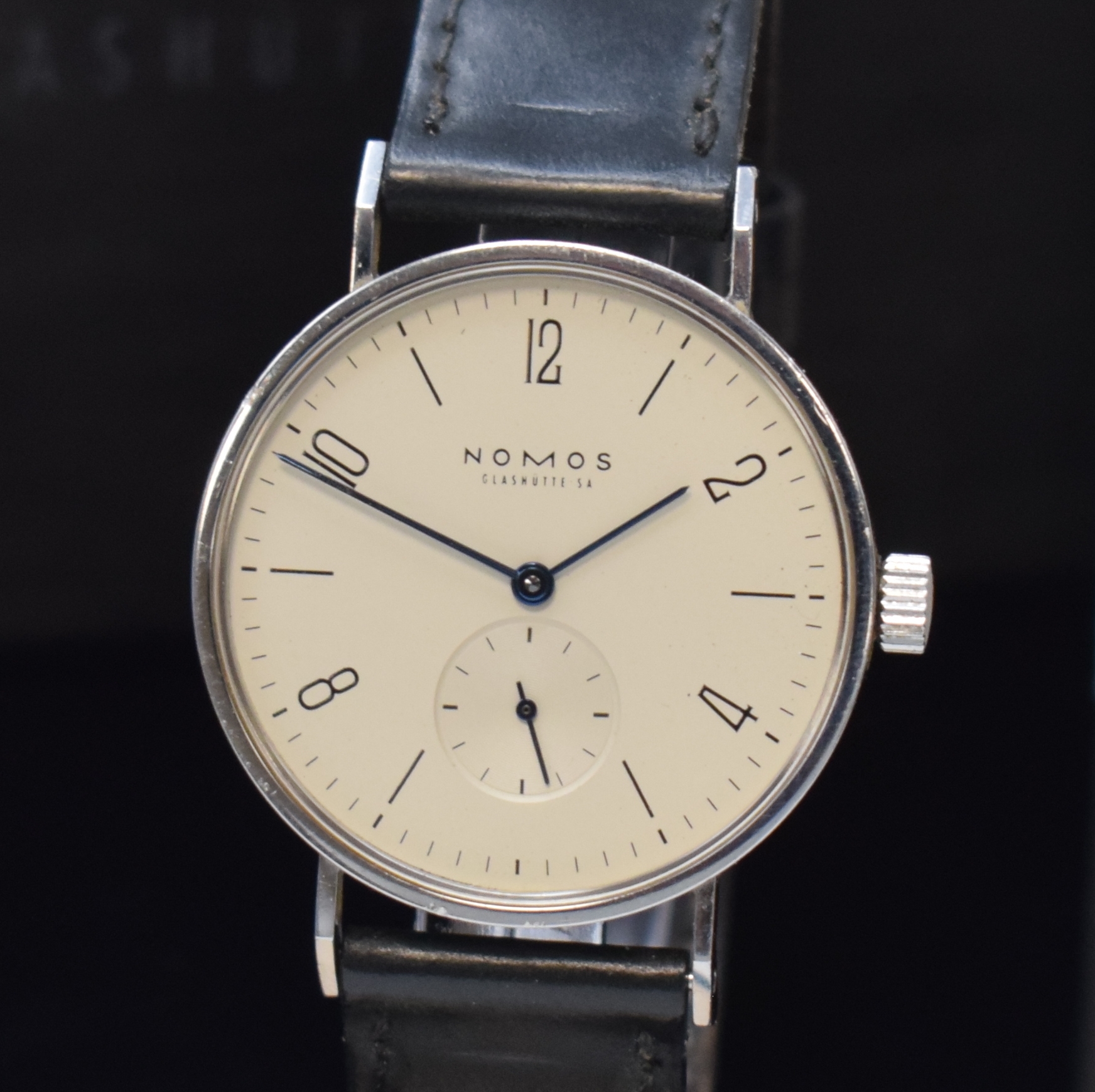 Detail a: NOMOS Glashütte Tangente 'Expo 2000' auf 2000 Stück limitierte Armbanduhr in Stahl, Deutschland verk. lt. beil. Garantie 09/1998, ...