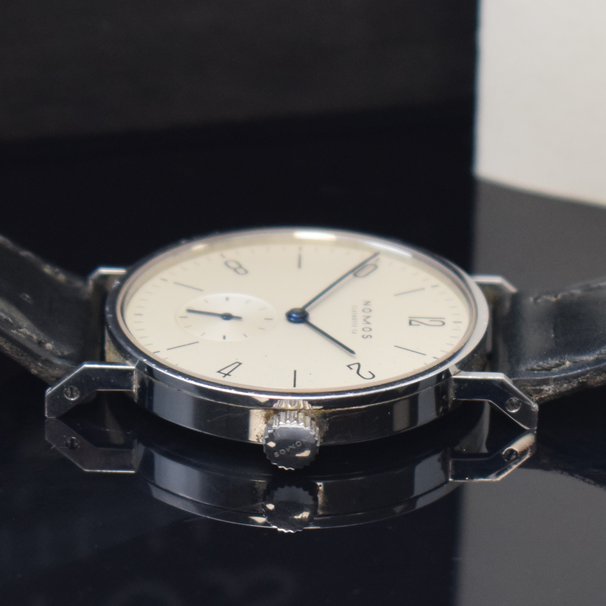 Detail b: NOMOS Glashütte Tangente 'Expo 2000' auf 2000 Stück limitierte Armbanduhr in Stahl, Deutschland verk. lt. beil. Garantie 09/1998, ...