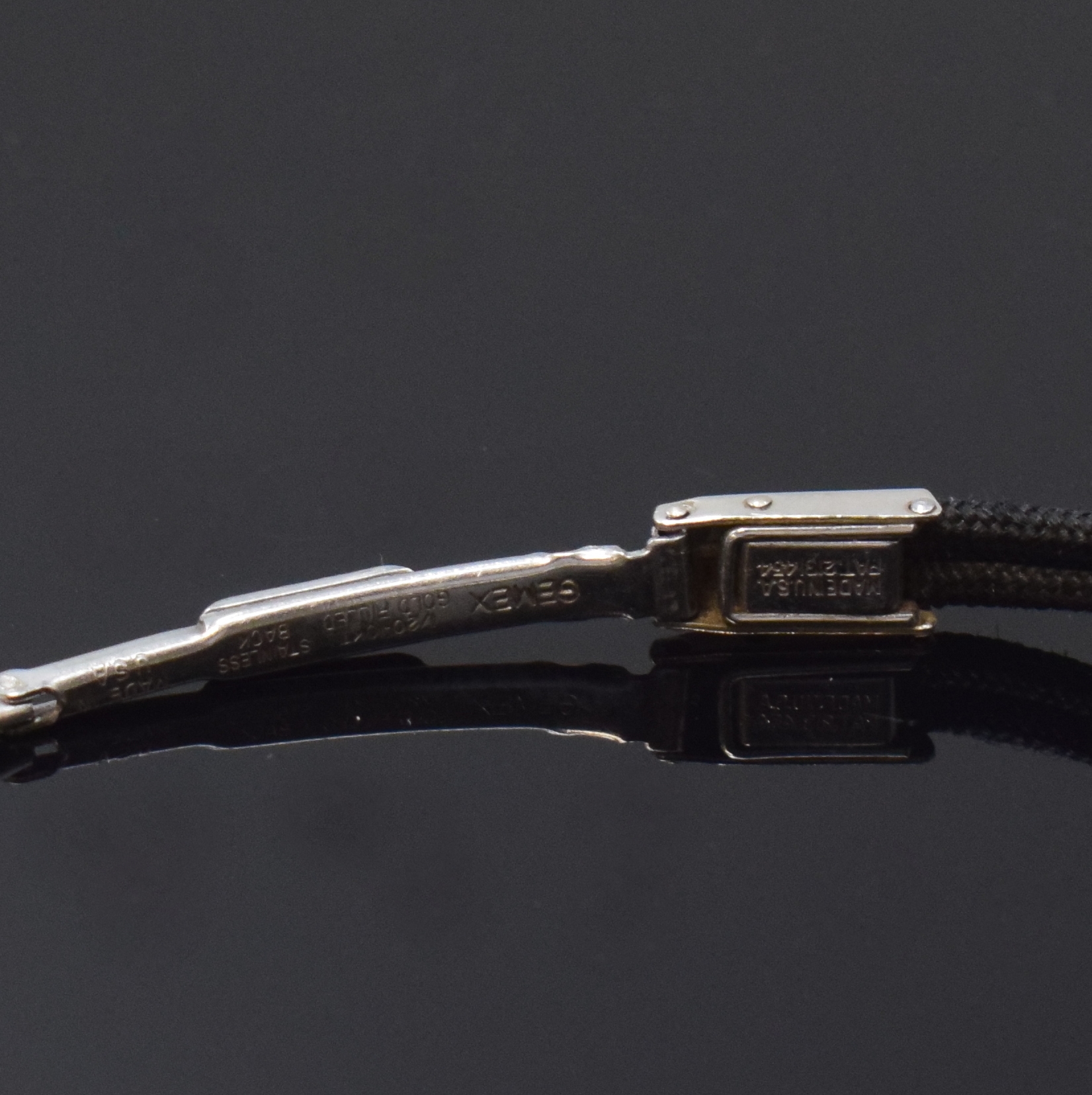 Detail b: HAMILTON ART DECO Damenarmbanduhr mit Diamantbesatz, Handaufzug, USA um 1930, Platin/IRID.-Gehäuse, Kordelband mit Metall- Faltschließe, Lünette ...