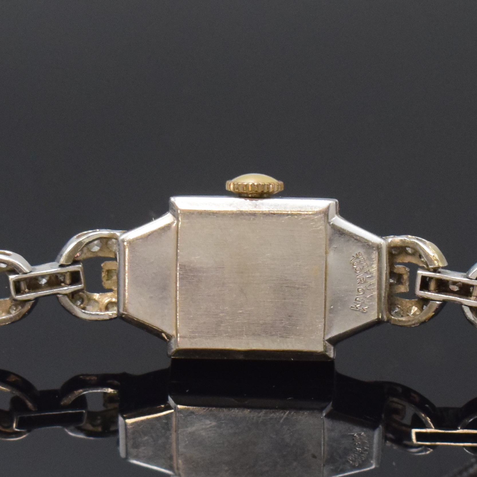 Detail c: HAMILTON ART DECO Damenarmbanduhr mit Diamantbesatz, Handaufzug, USA um 1930, Platin/IRID.-Gehäuse, Kordelband mit Metall- Faltschließe, Lünette ...
