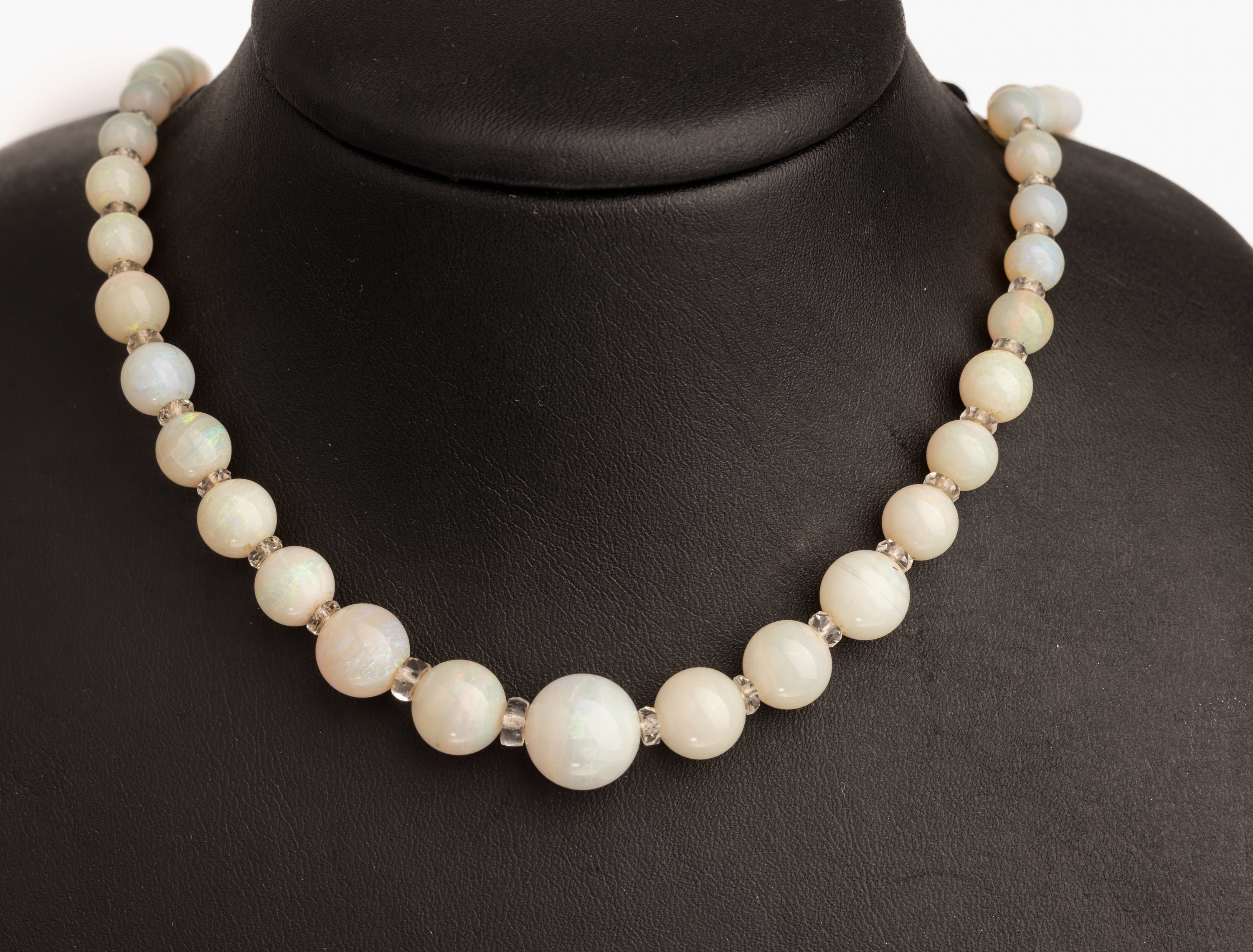 Opal Bergkristall Collier, Opalkugeln verlaufend im Wechsel mit facett. Bergkristallrondellen, Kugeld. ca. 4.5 - 12.5 mm, Federringschließe, sollte ...