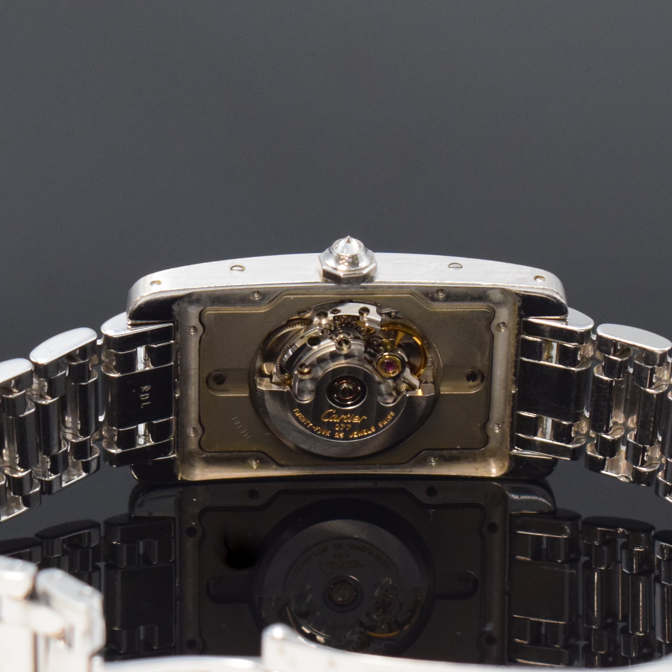 Detail e: CARTIER Armbanduhr Tank Americaine in WG 750/000 mit original Brillantbesatz Referenz 1726, Automatik, Schweiz um 1995, orig. Gliederband m. dopp. ...