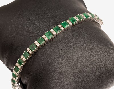 Image 26783856 - 8 kt gold emerald diamond bracelet