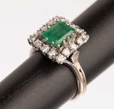 Image 26783857 - 18 kt gold emerald diamond ring