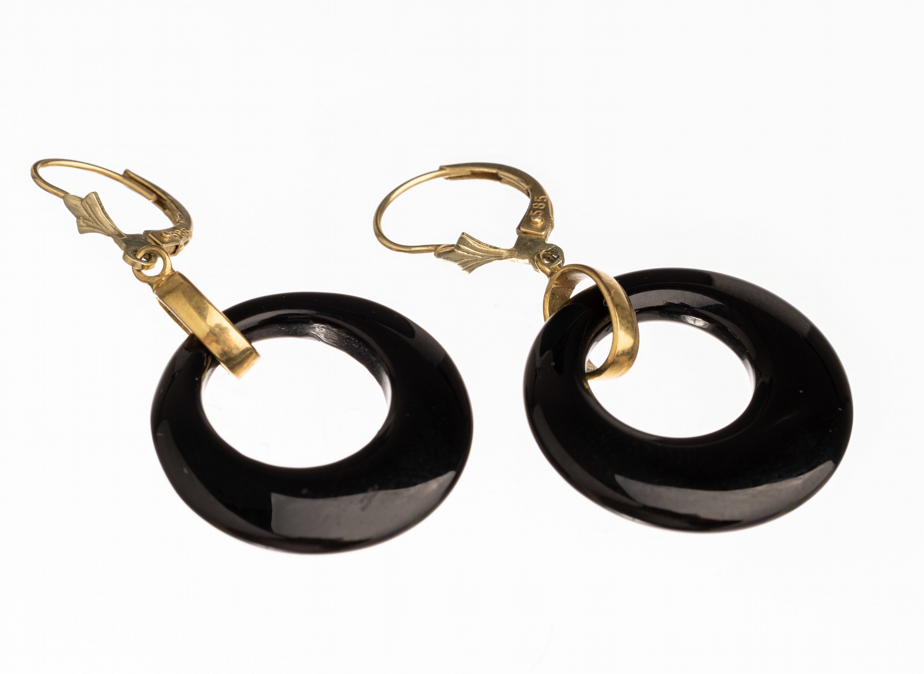 Paar 14 kt Gold Onyx-Ohrgehänge, GG 585/000, schwarze Onyxscheiben (beh.), L. ca. 4.4 cm