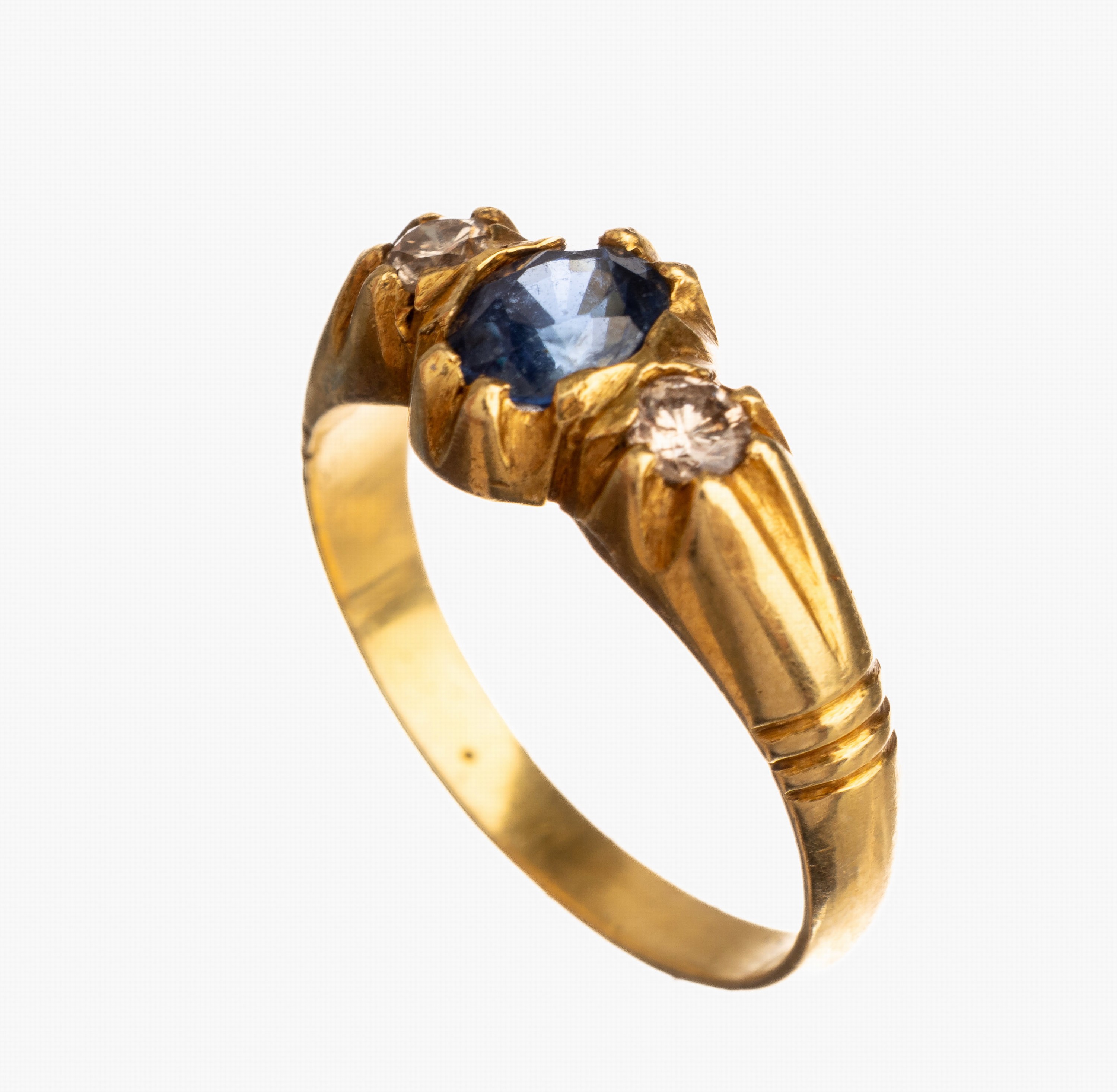 18 kt Gold Saphir Diamant Ring, GG 750/000,gepr., ovalfacett. Saphir ca. 0.50 ct, 2 Diamanten zus. ca. 0.14 ct get./p, ca. 4.6 g, RW 52