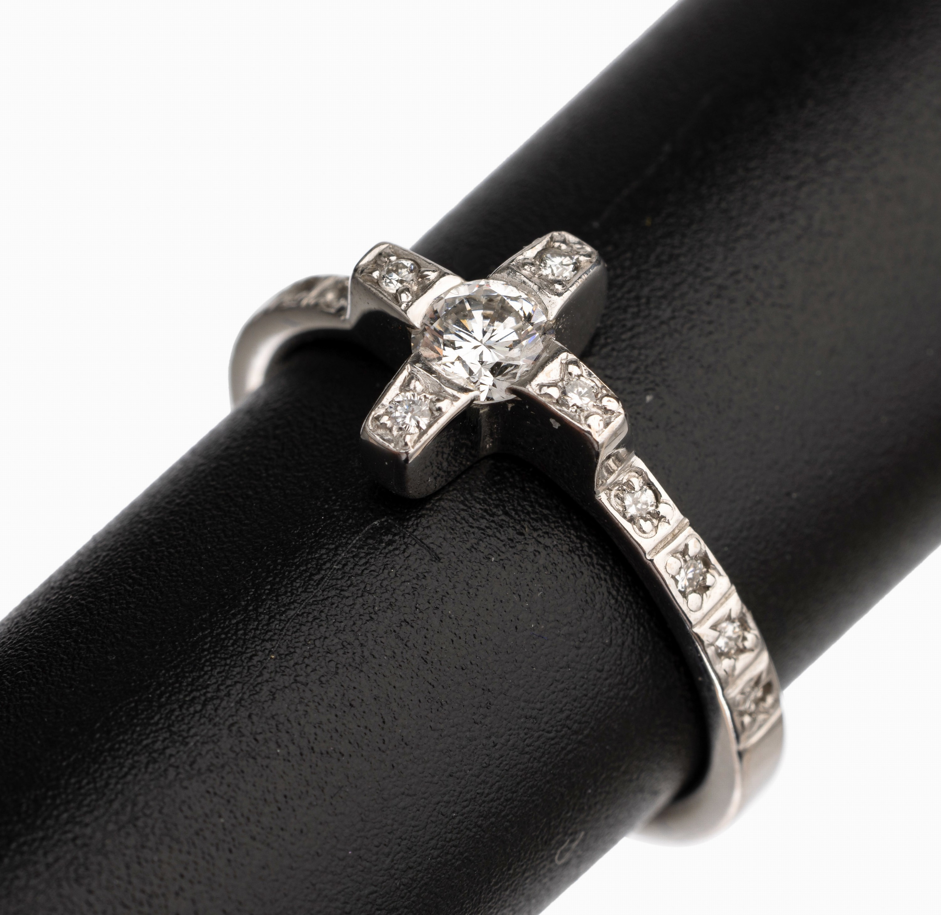 14 kt Gold Brillant Ring, WG 585/000, 13 Brillanten zus. ca. 0.27 ct Weiß/si, RW 55, total ca. 3.9 g