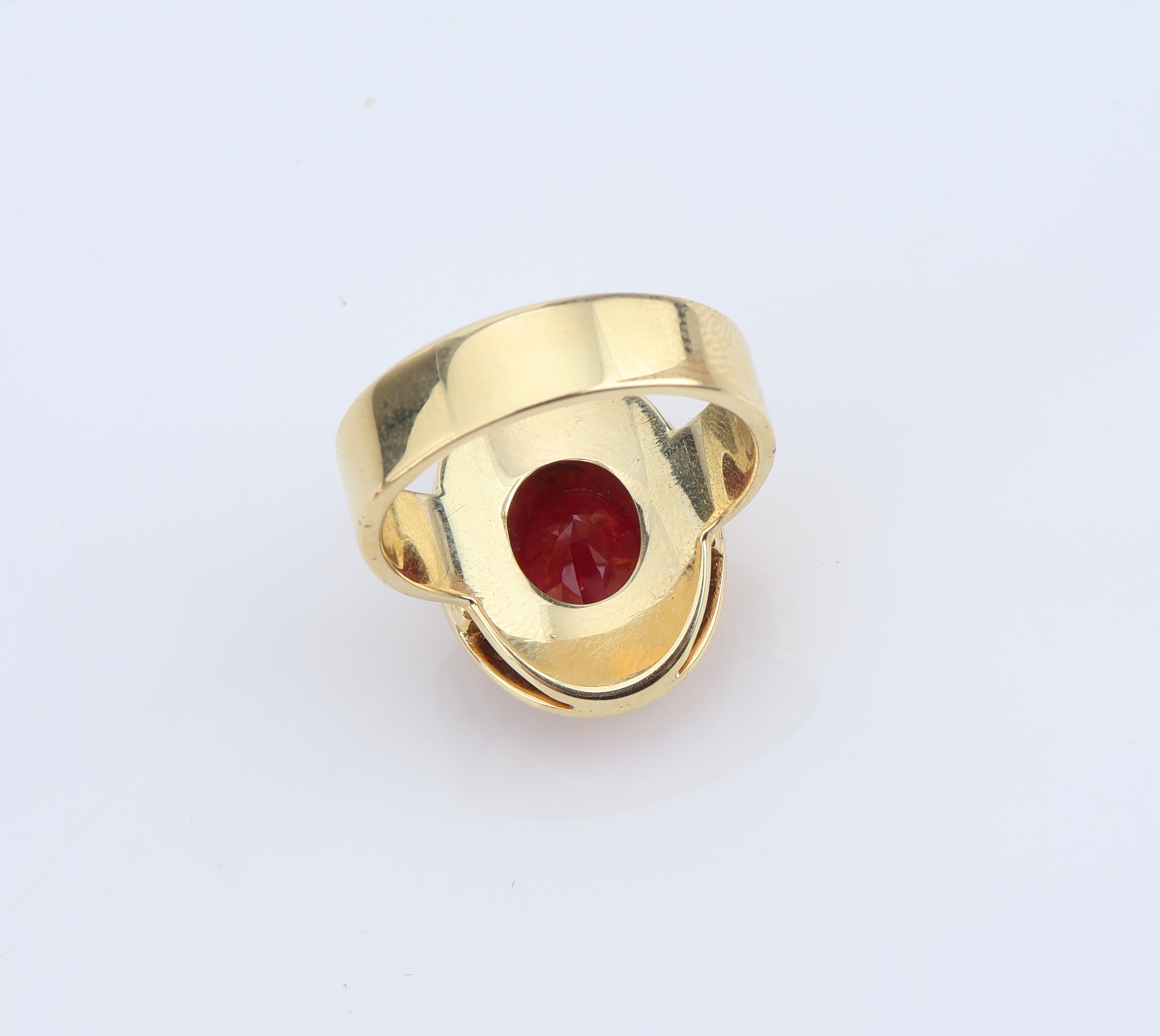 Detail b: 14 kt Gold Rubin Brillant Ring, GG 585/000, ovalfacett. Rubin (beh.) ca. 2.98 ct, 22 rundfacett. Rubine zus. ca. 0.70 ct, 21 Brillanten zus. ca. ...