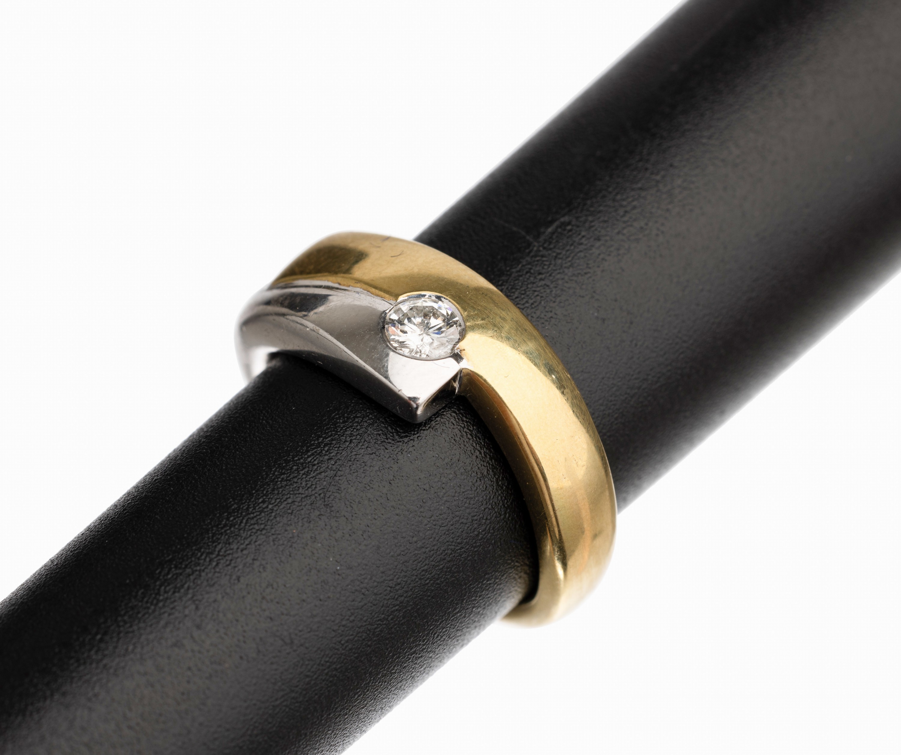 14 kt Gold Brillant Ring, GG/WG 585/000, 1 Brillant ca. 0.20 ct feines Weiß/vs, total ca.9.2 g, RW 52