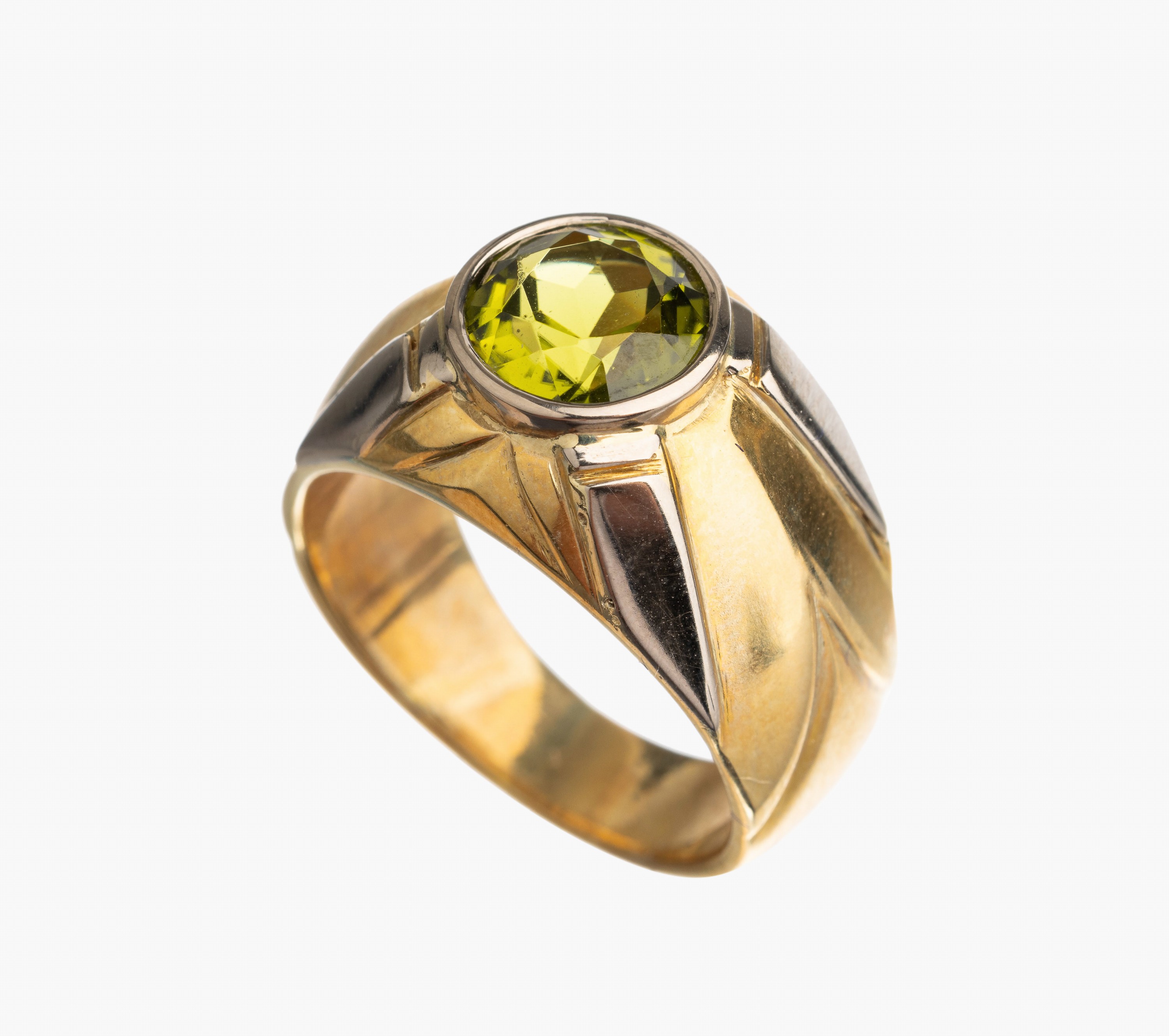 14 kt Gold Peridot Ring, GG/WG 585/000, rundfacett. Peridot ca. 3.00 ct, total ca. 19.3 g, RW 60.5