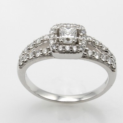 26784073a - Ring mit Diamant und Brillanten