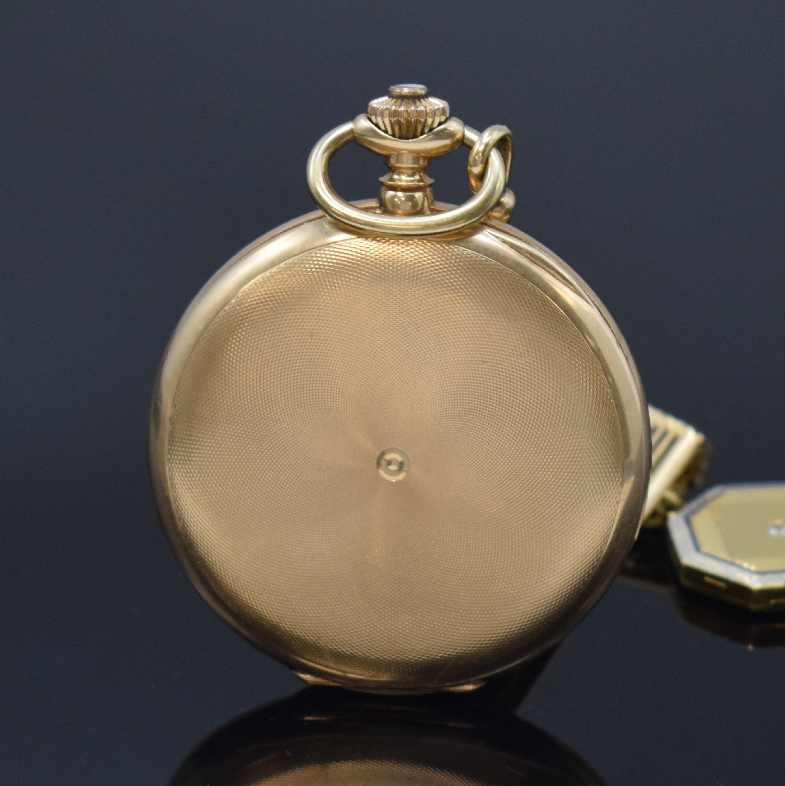 Detail c: MIDO Herrensavonette in GG 585/000 mit Chatelain in GG 585/000, Schweiz um 1925, Geh. dell., guill. Sprung- u. Rückdeckel, Metallcuvette, ...