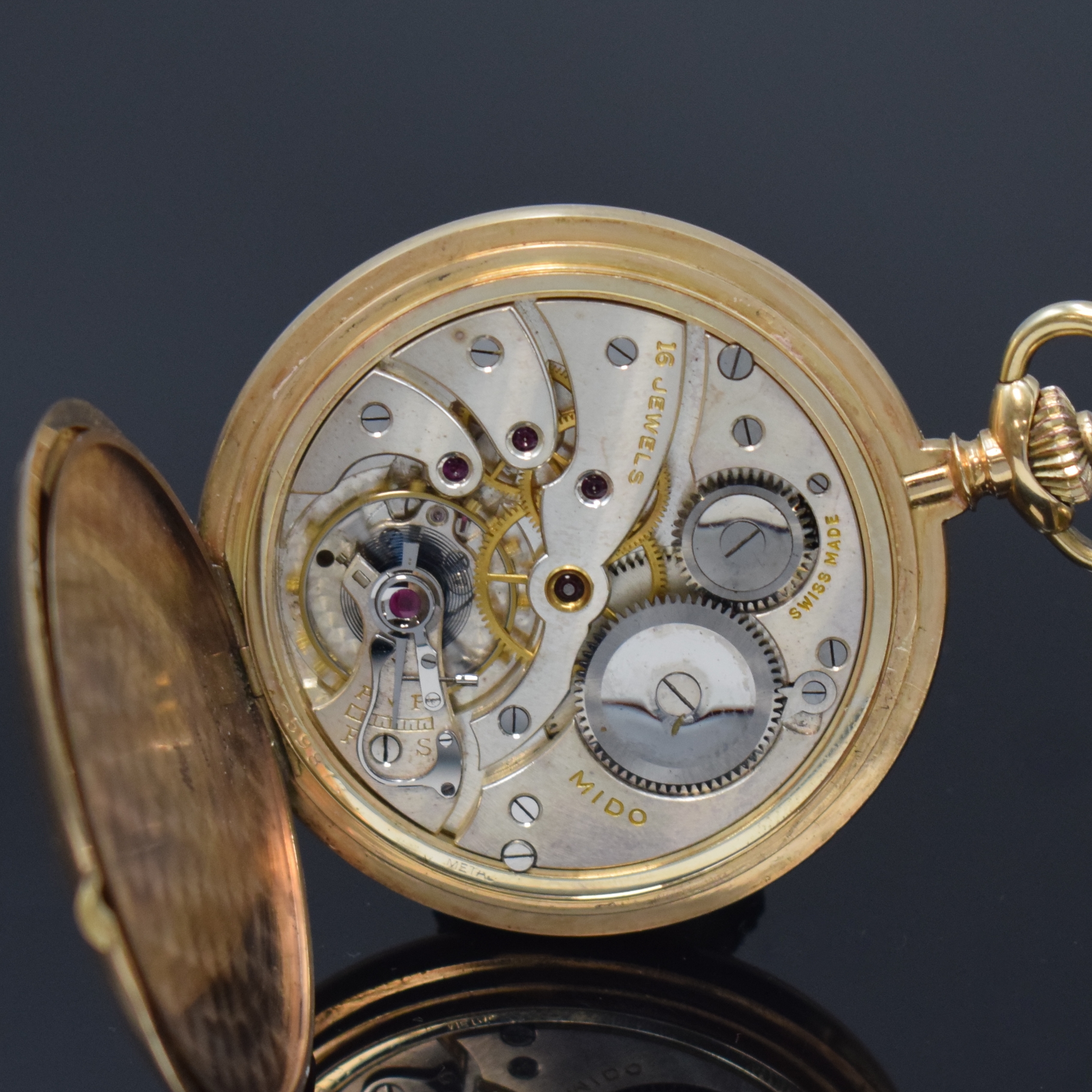 Detail g: MIDO Herrensavonette in GG 585/000 mit Chatelain in GG 585/000, Schweiz um 1925, Geh. dell., guill. Sprung- u. Rückdeckel, Metallcuvette, ...