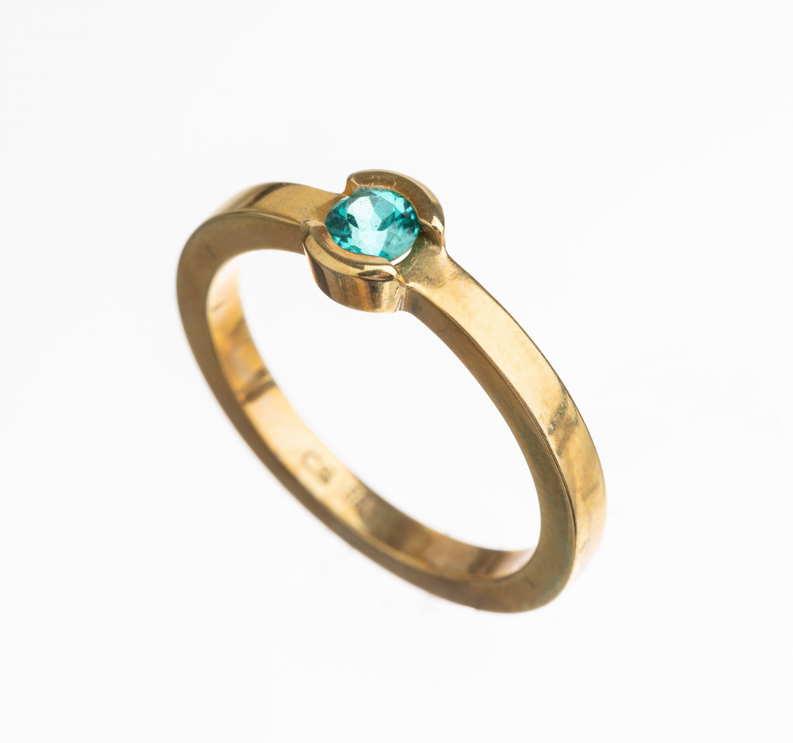 14 kt Gold Paraiba-Turmalin Ring, GG 585/000, rundfacett. Paraiba-Turmalin ca. 0.30 ct, total ca. 5.5 g, RW 59