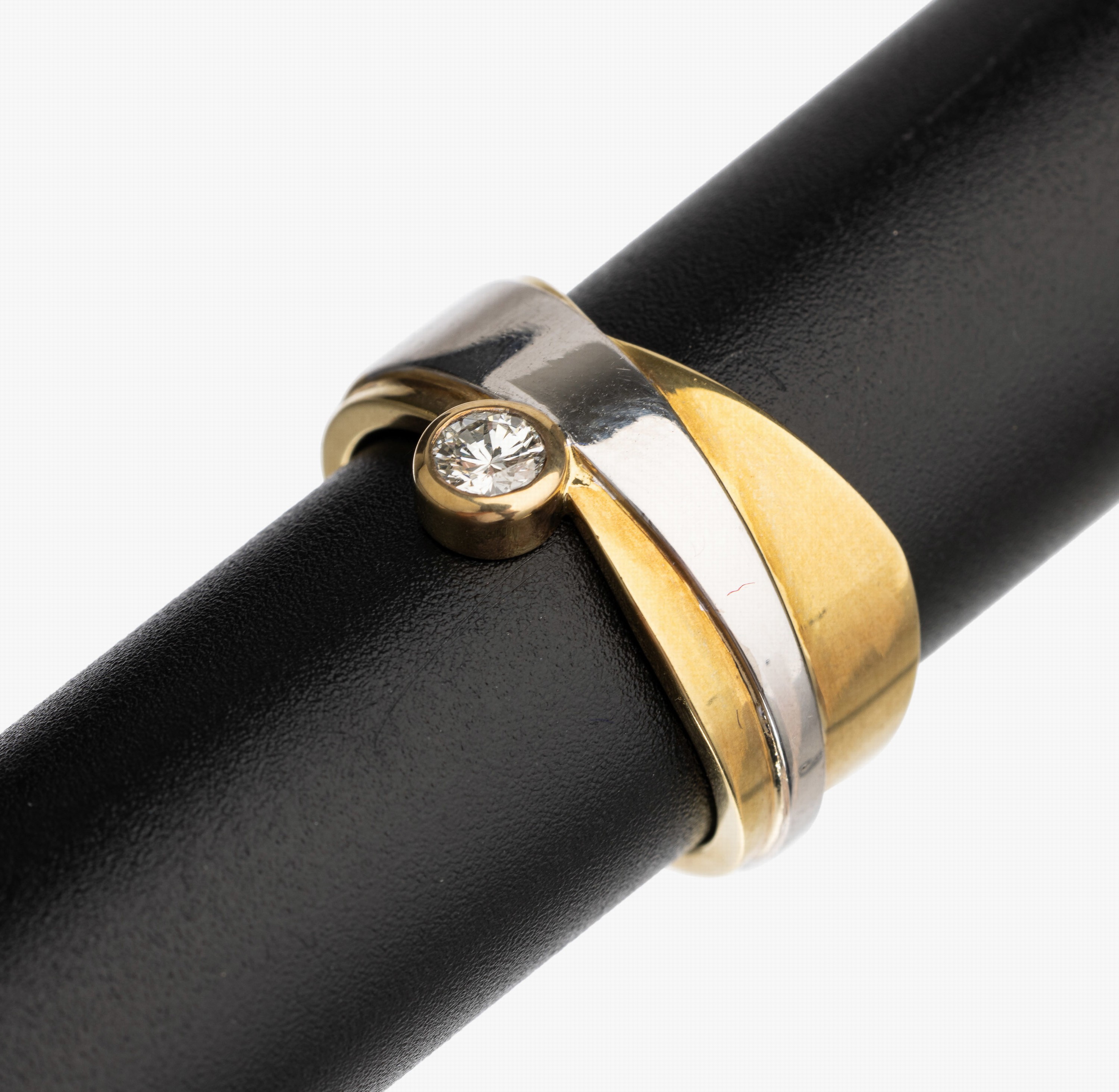 14 kt Gold Brillant Ring, GG/WG 585/000, 1 Brillant ca. 0.22 ct feines Weiß/vs, total ca.13.3 g, RW 57