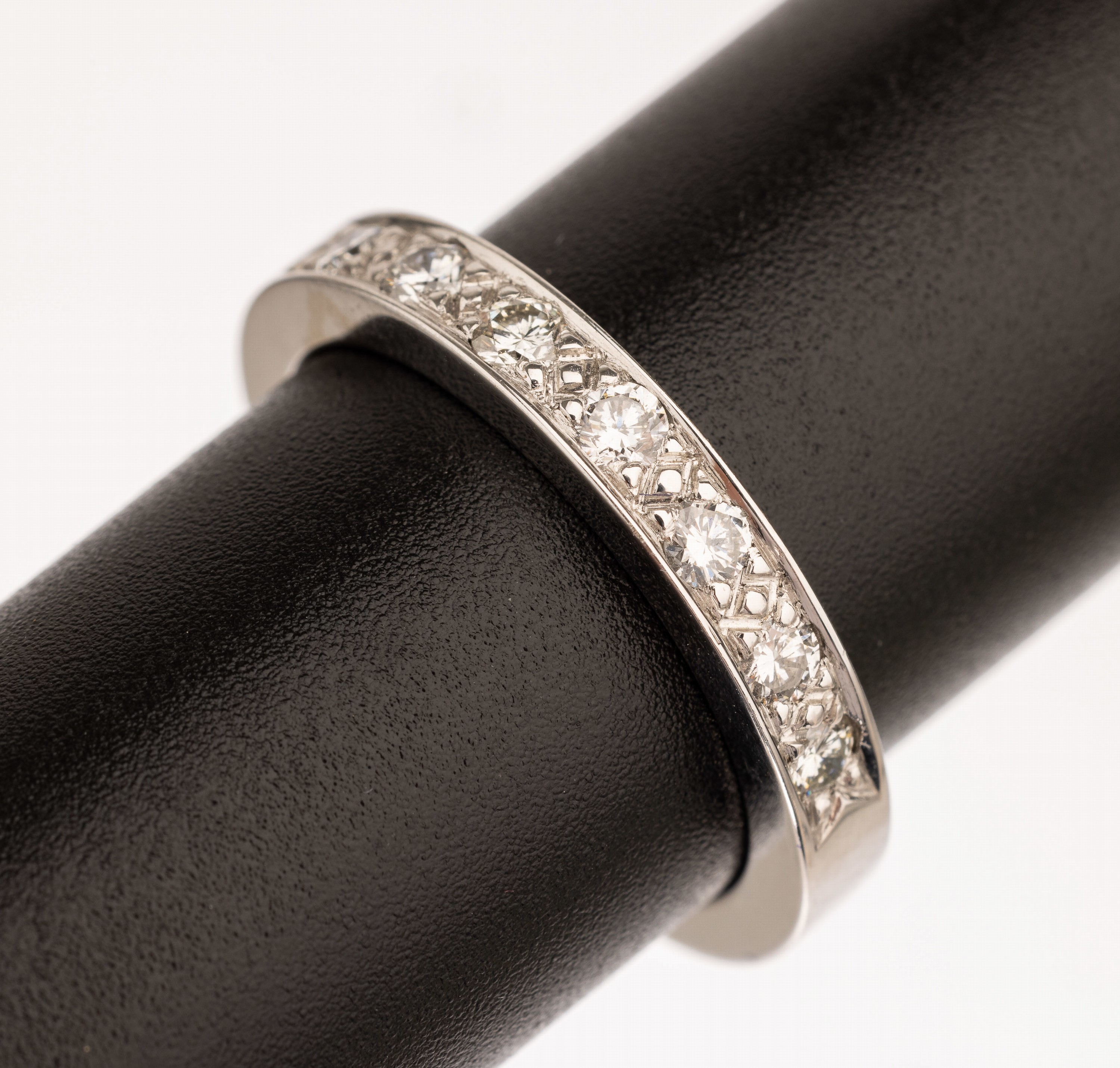 14 kt Gold Brillant Ring, WG 585/000, 7 Brillanten zus. ca. 0.50 ct feines Weiß/vs, total ca. 6.8 g, RW 58