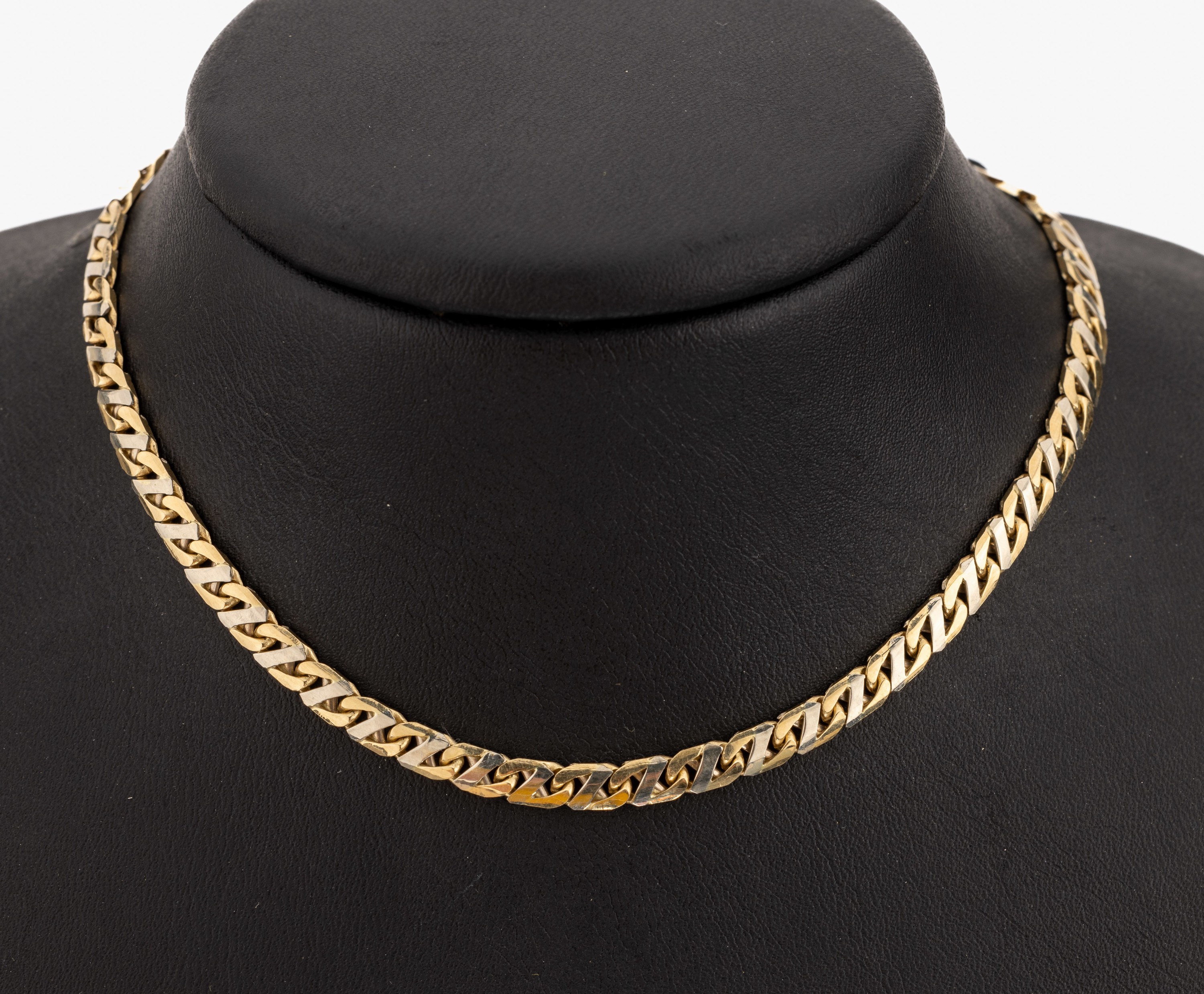 14 kt Gold Kette, GG/WG 585/000, ca. 22.2 g, L. ca. 45 cm, Karabinerschliesse, 1WG Element fehlend