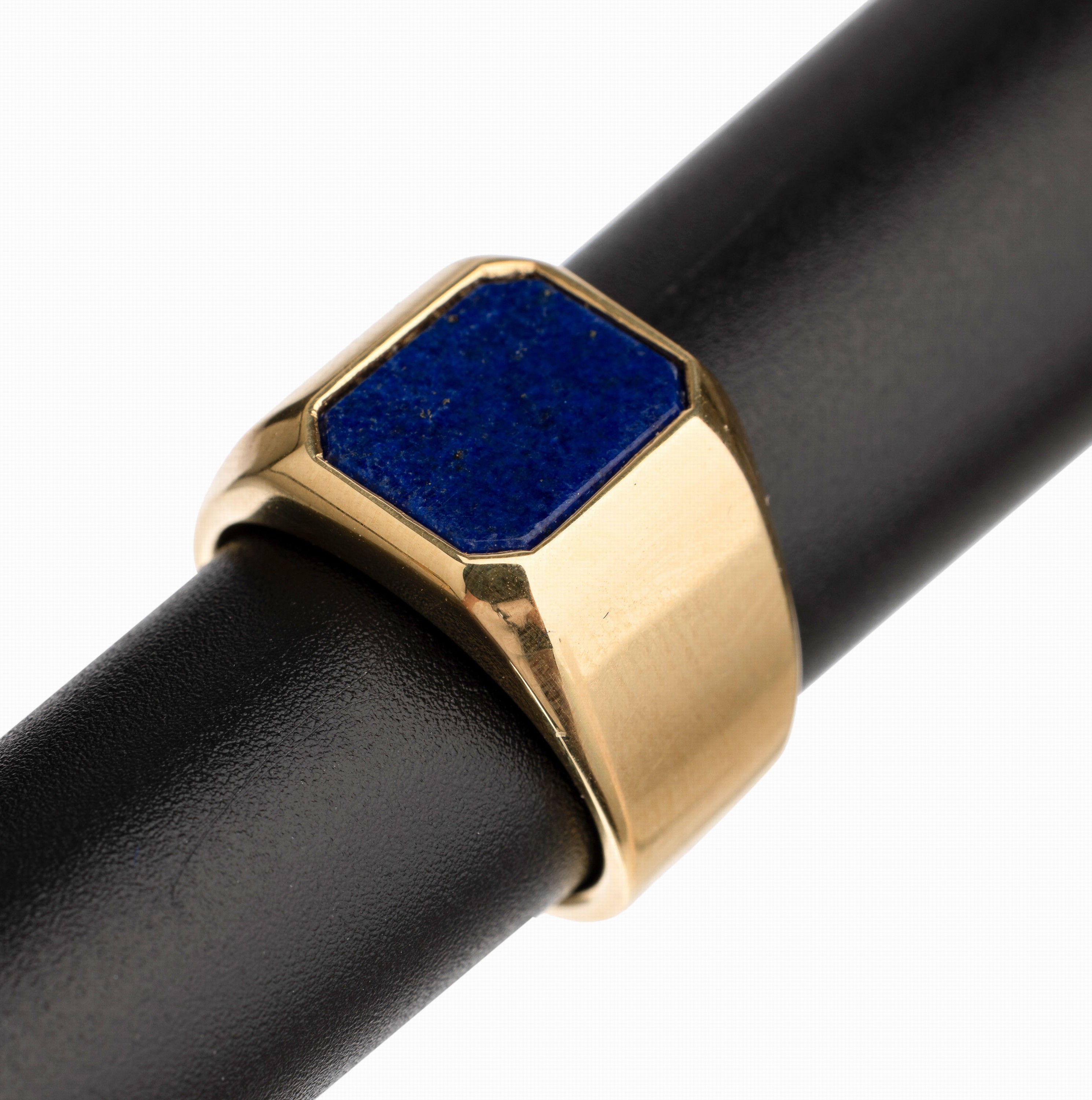 18 kt Gold Lapislazuli Herrenring, GG 750/000, 8-eckige Lapislazuli-Platte frei für Monogr., total ca. 17.4 g, RW 53.5