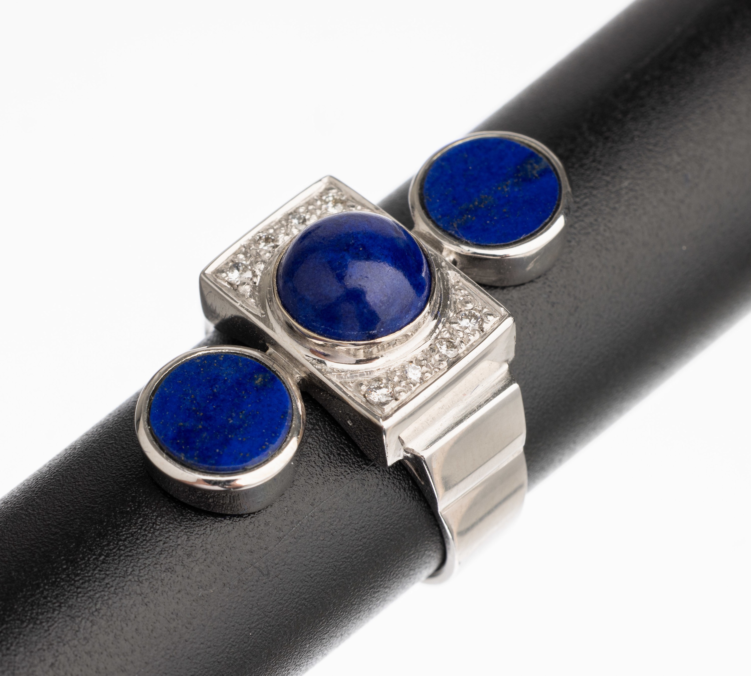 14 kt Gold Lapislazuli Brillant Ring, WG 585/000, 8 Brillanten zus. ca. 0.08 ct Weiß/si, 2 runde Lapislazuli-Platten und 1 rundes ...