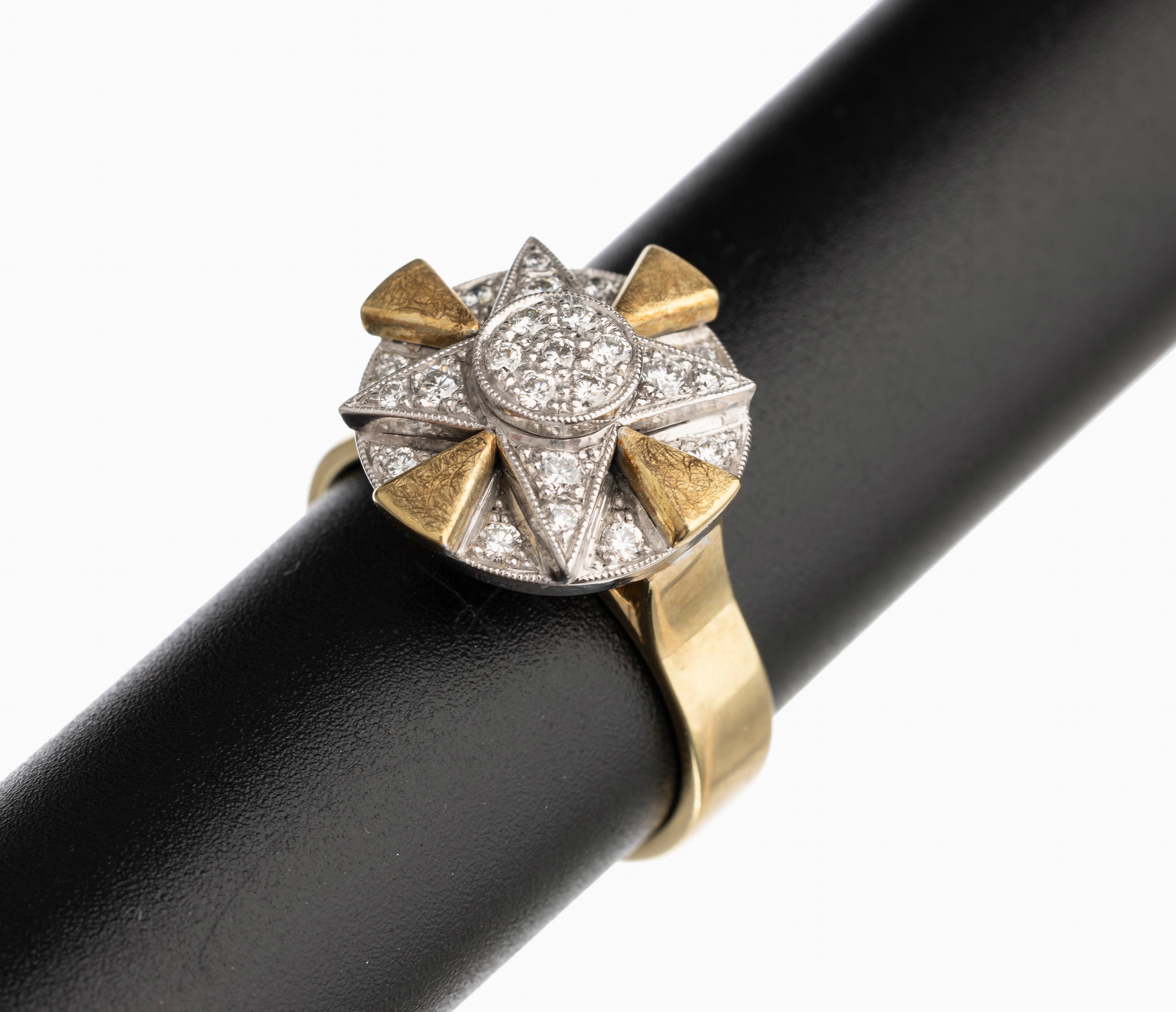 14 kt Gold Brillant Ring, GG/WG 585/000, 23Brillanten zus. ca. 0.50 ct feines Weiß/vs, total ca. 12 g, RW 57