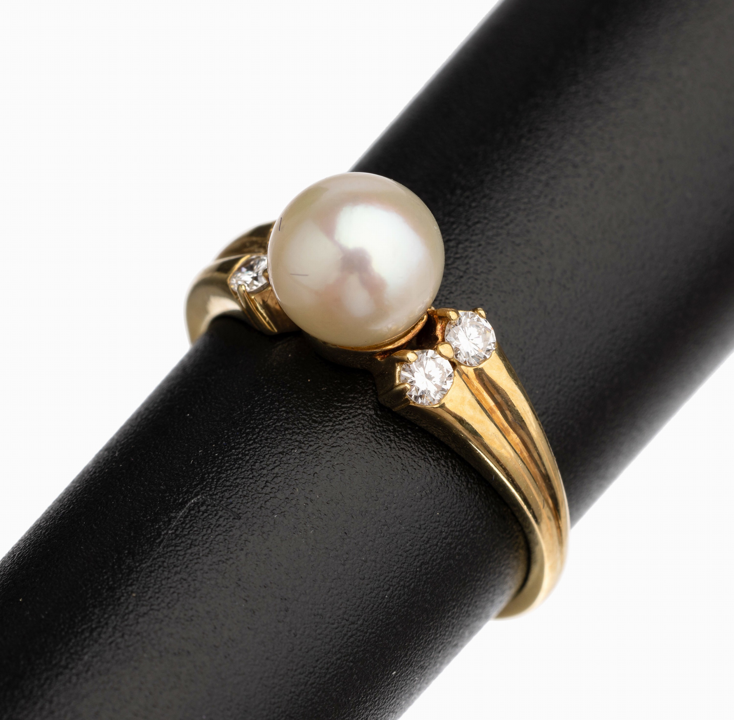 14 kt Gold Perl Brillant Ring, GG 585/000, 1 Zuchtperle Durchm. ca. 7.5 mm, 4 Brillanten zus. ca. 0.20 ct feines Weiß/vs, total ca. 3.3g, RW 56