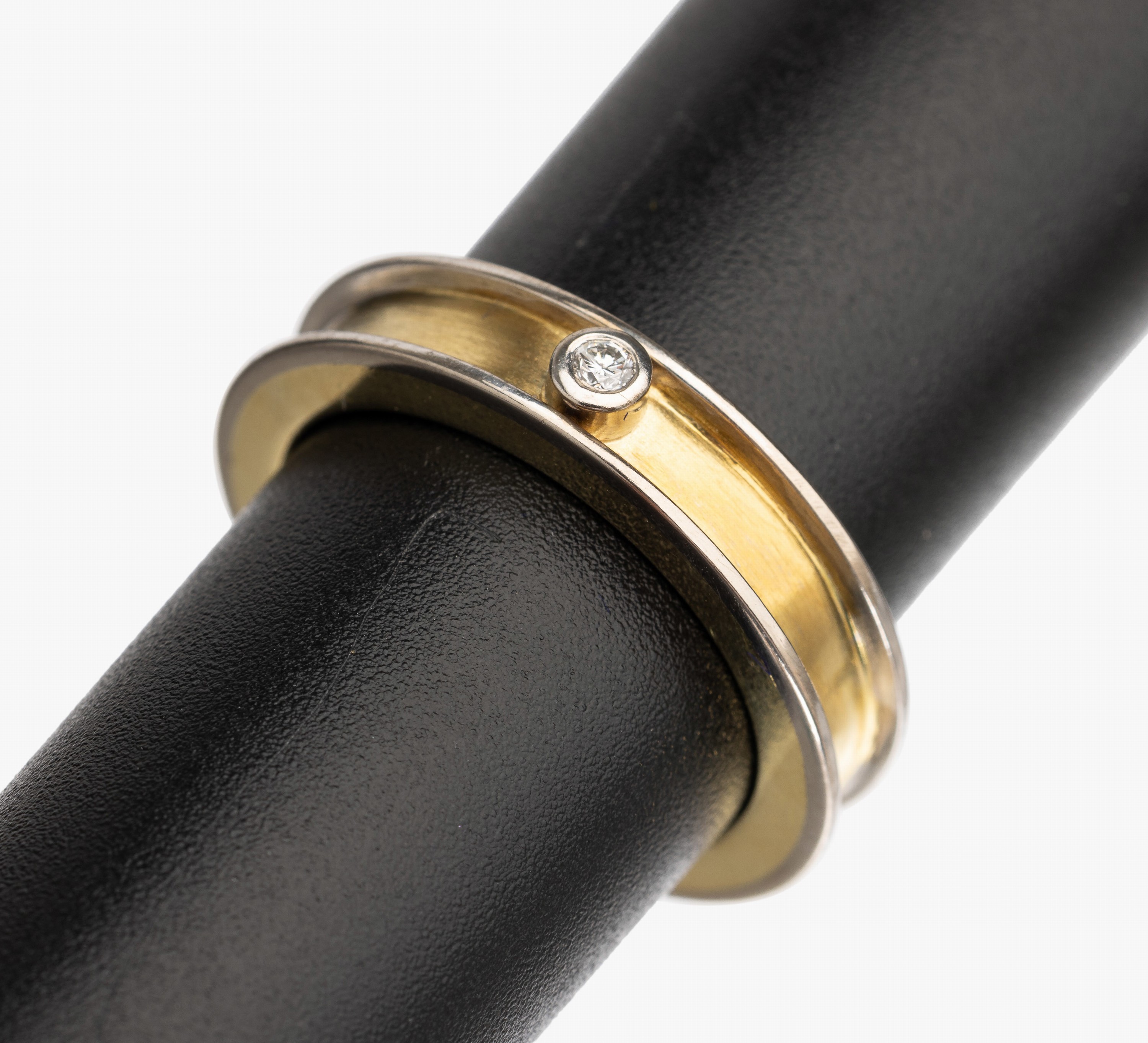 14 kt Gold Brillant Ring, GG 585/000, Brillant ca. 0.03 ct feines Weiß/si, RW 54, ca. 7.5 g