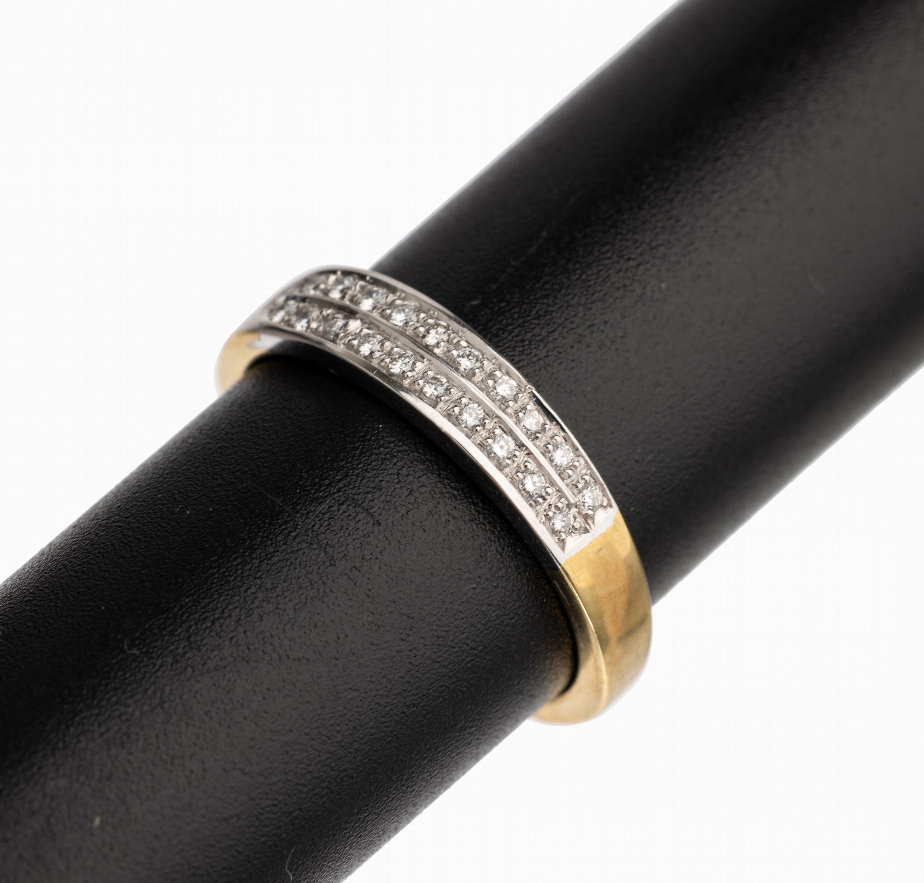 14 kt Gold Brillant Ring, GG/WG 585/000, 21 in WG gefasste Brillanten zus. ca. 0.25 ct feines Weiß/si, ca. 5.2 g, RW 60