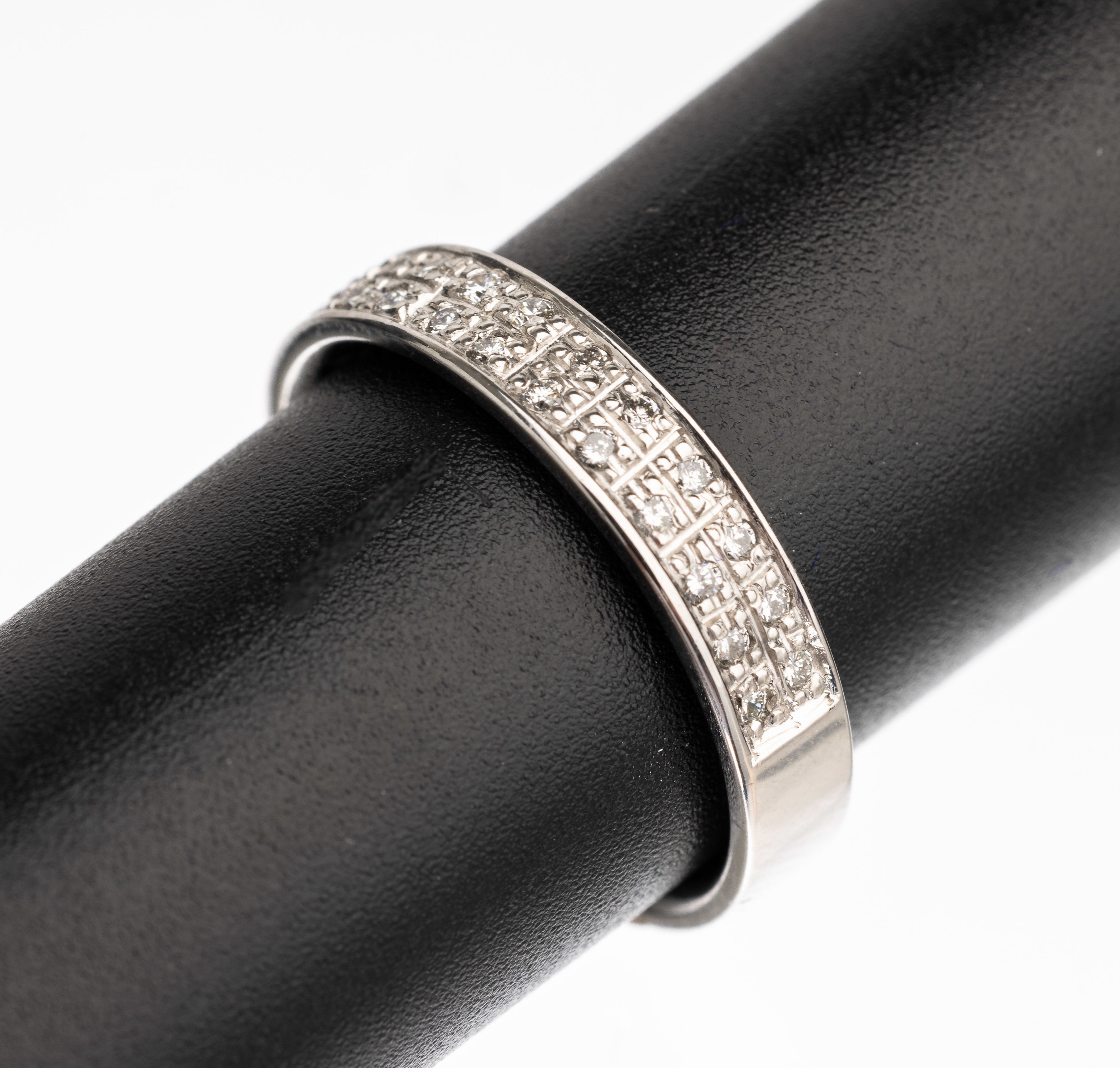 14 kt Gold Brillant Ring, WG 585/000, Brillanten zus. ca. 0.42 ct feines Weiß/si, ca. 4.8 g, RW 55