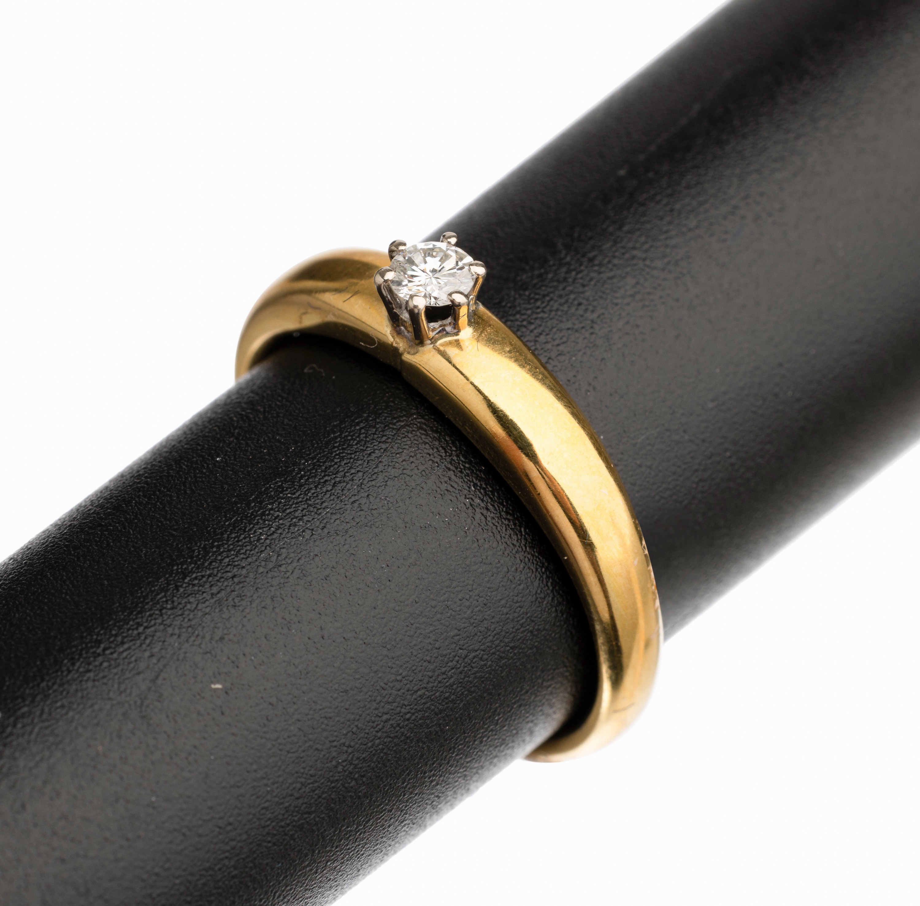 14 kt Gold Brillant Ring, GG 585/000, ein Brillant ca. 0.15 ct feines Weiß/si, RW 58, ca. 5.9 g