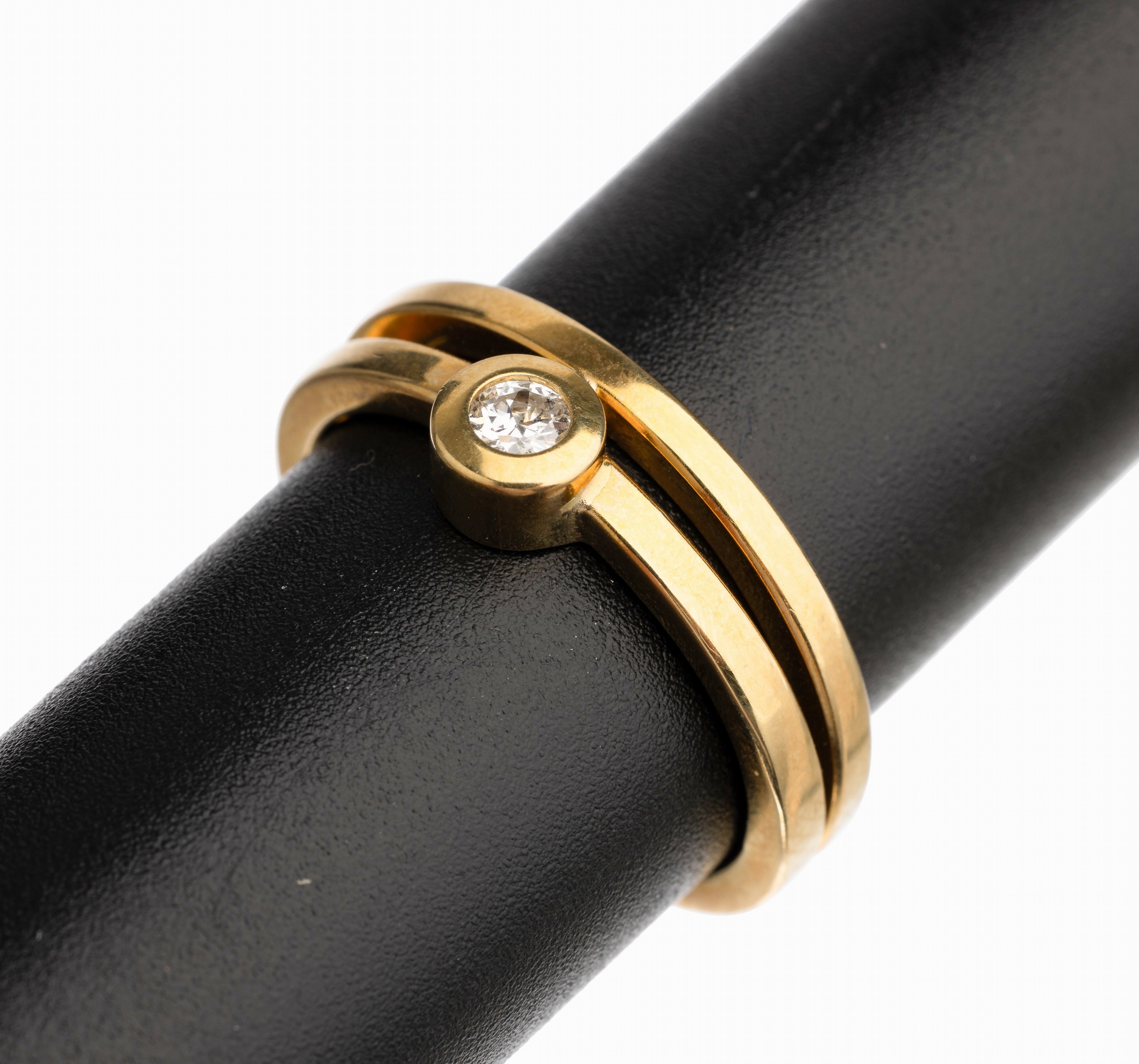 14 kt Gold Brillant Ring, GG 585/000, Brillant ca. 0.12 ct feines Weiß/si, RW 58, ca. 6.7 g