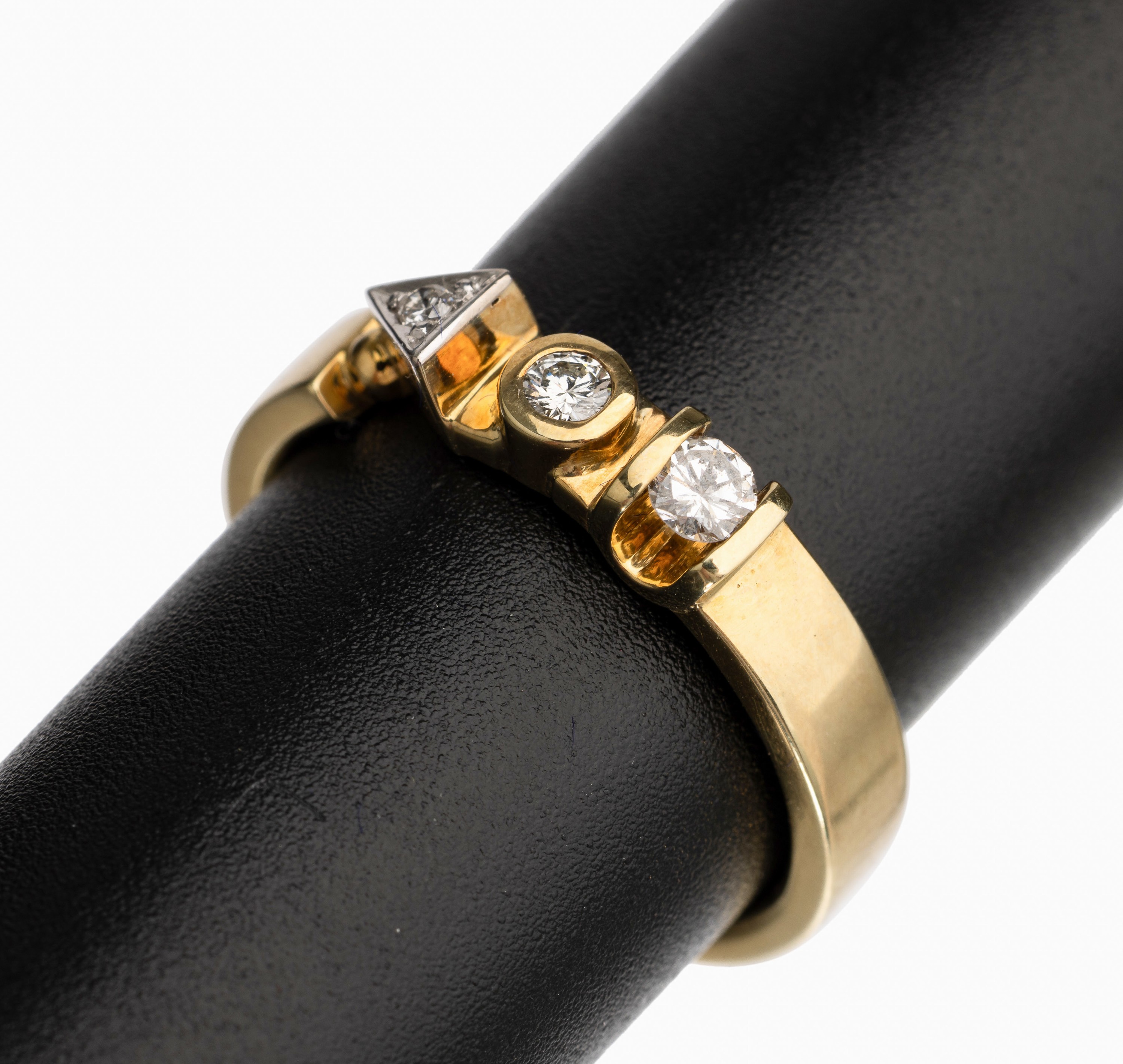 14 kt Gold Brillant Ring, GG/WG 585/000, 3 Brillanten zus. ca. 0.25 ct feines Weiß/si, ca. 6.8 g, RW 58