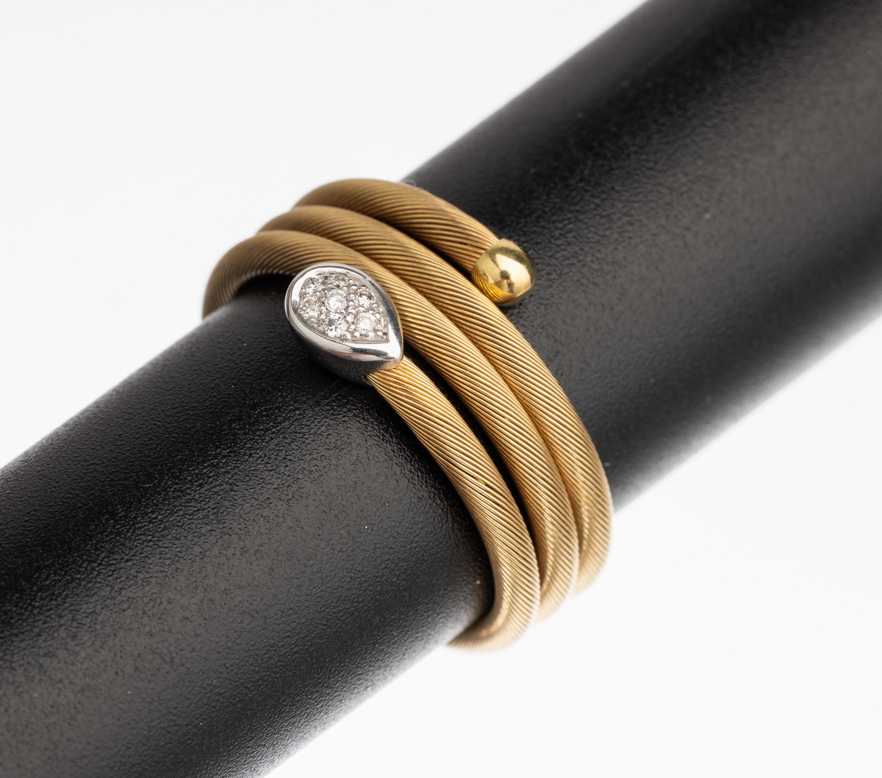 18 kt Gold Brillant Ring, GG/WG 750/000, spiralförm., in WG gefasste Brillanten zus. ca. 0.04 ct Weiß/vs, RW 53, ca. 5 g