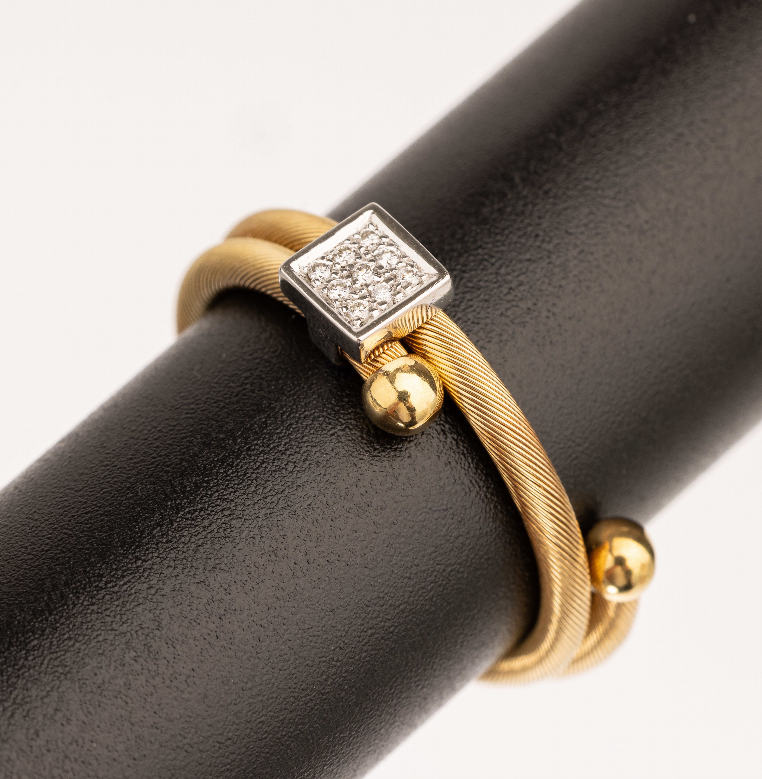 18 kt Gold Brillant Ring, GG/WG 750/000, spiralförm., Brillanten zus. ca. 0.04 ct Weiß/vs, RW 54, ca. 3.7 g