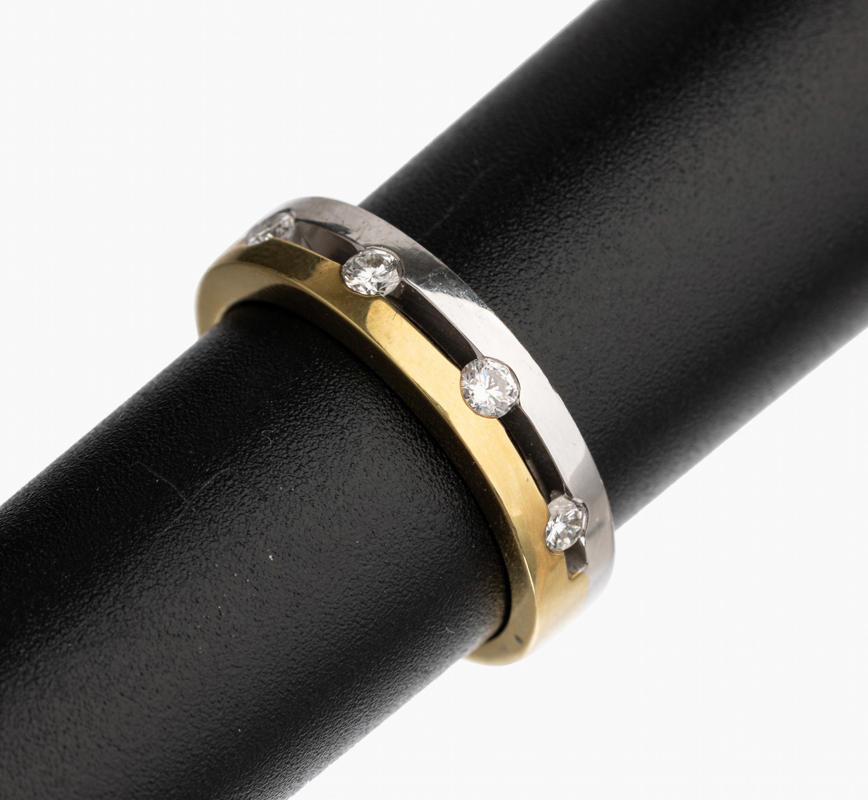 14 kt Gold Brillant Ring, GG/WG 585/000, 5 Brillanten zus. ca. 0.38 ct feines Weiß/si, RW 55, ca. 6.5 g