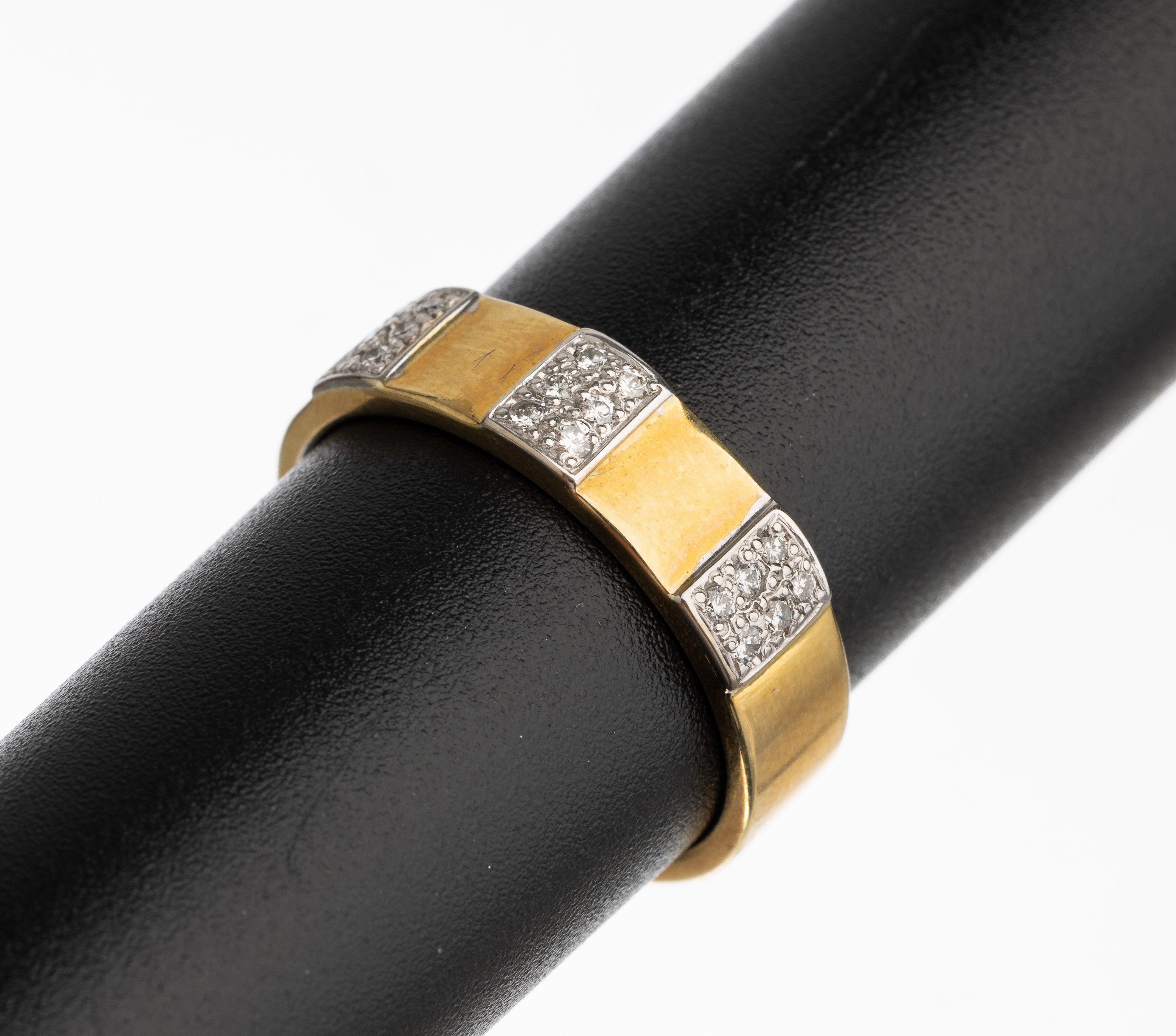 14 kt Gold Brillant Ring, GG/WG 585/000, 18 Brillanten zus. ca. 0.15 ct Weiß/si, RW 55, ca. 5.2 g