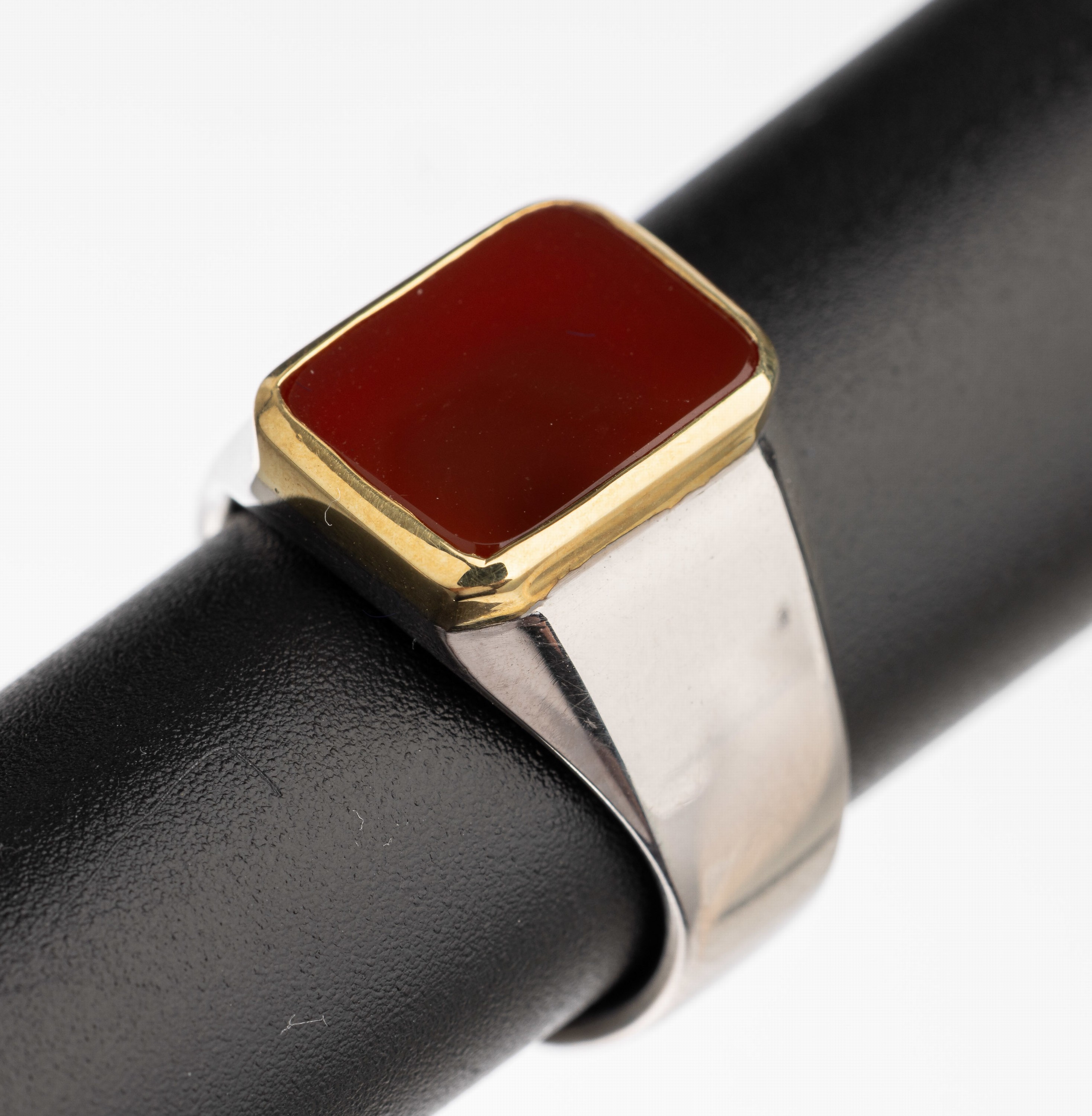 14 kt Gold Karneol Ring, GG/WG 585/000, in GG gefasste Karneolplatte, ungrav., RW 55, ca.13.9 g
