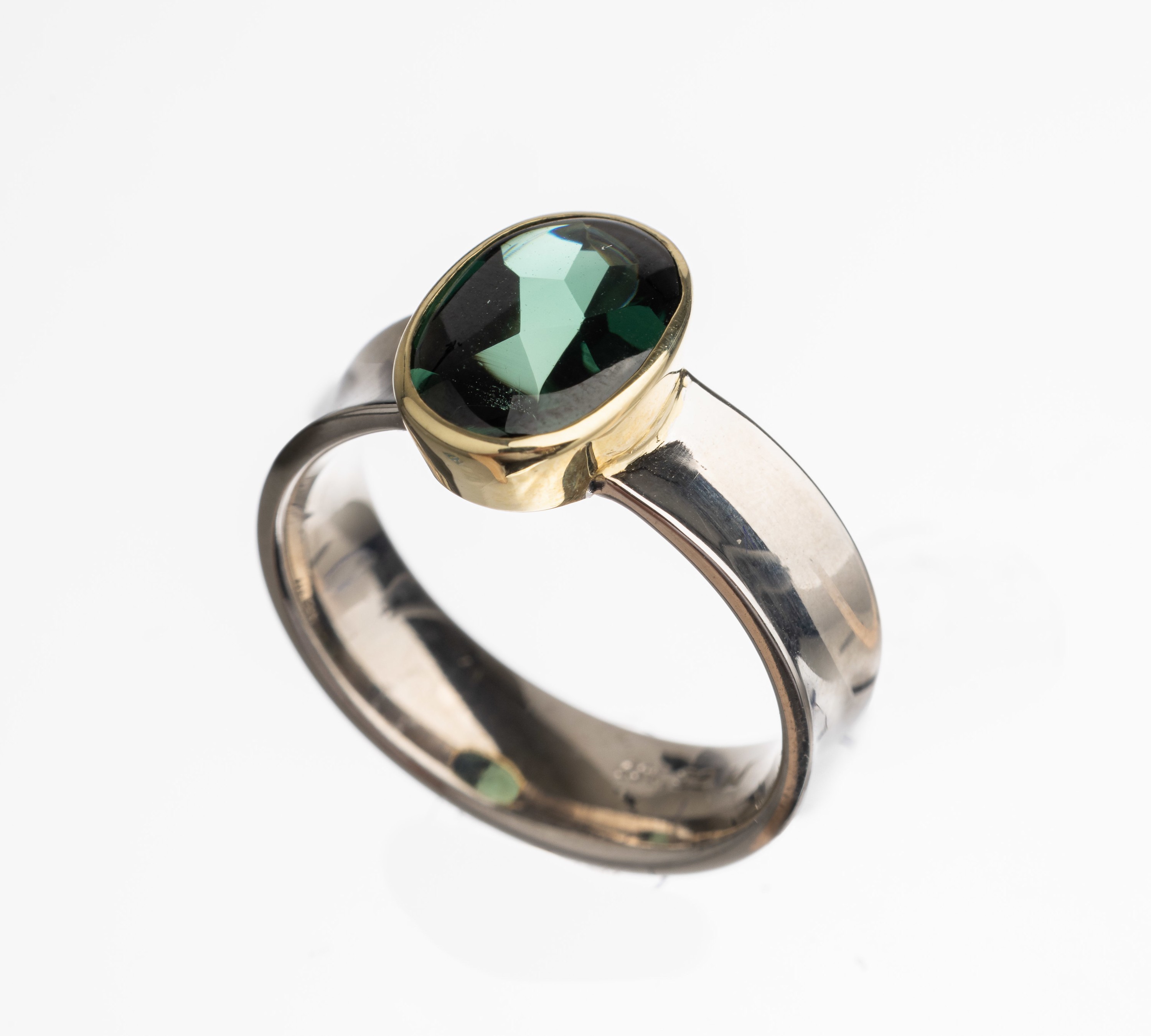 Platin Turmalin Ring, Fassung GG 585/000, ovaler Verdelithcabochon ca. 3.00 ct, RW 57, ca. 7.8 g