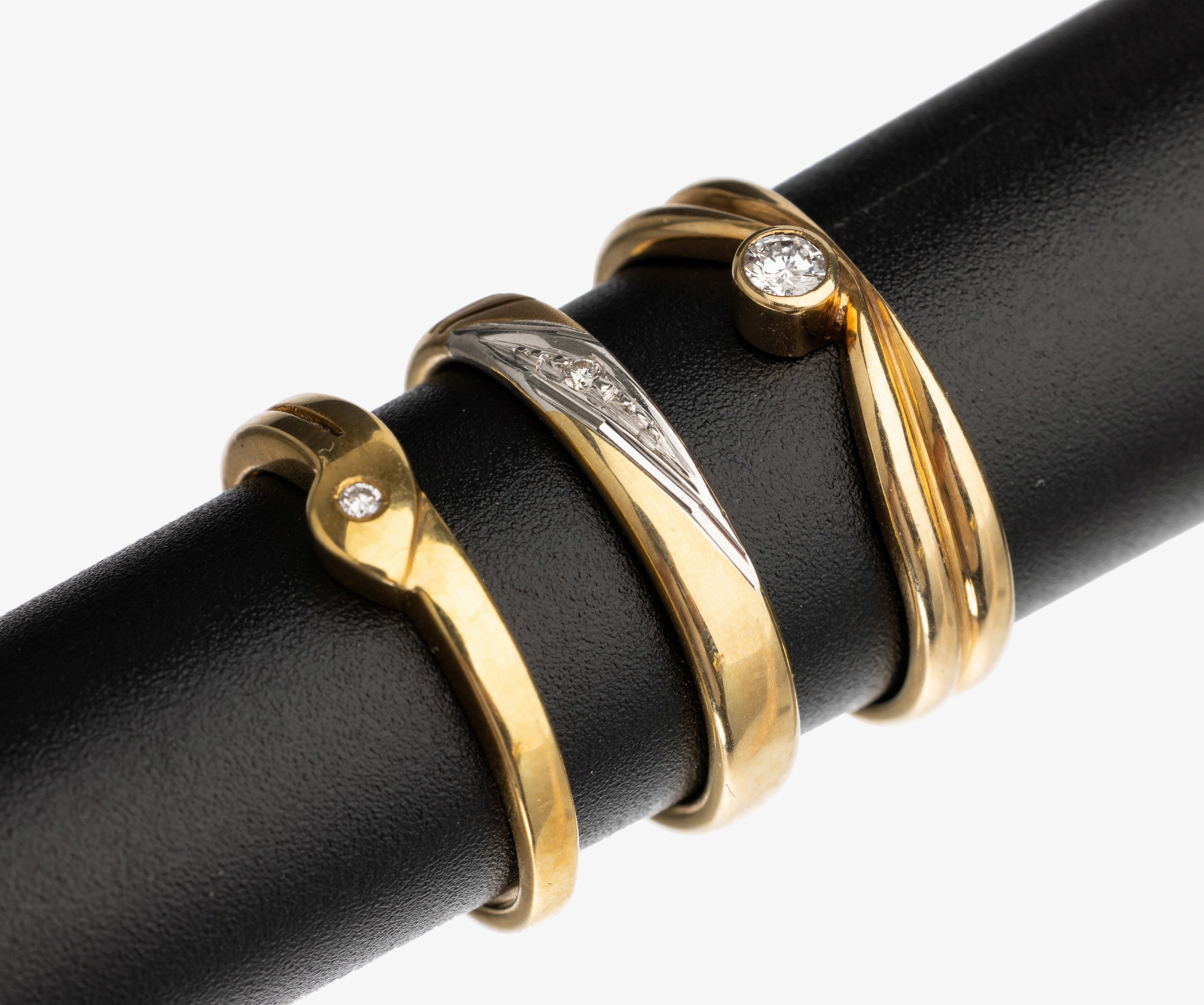 Konvolut 3 14 kt Gold Brillant Ringe, GG/WG 585/000, 1x mit kl. Brillanten zus. ca. 0.02 ct Weiß/si, RW 53, 1x mit Brillant ca. 0 .09 ct Weiß/si, ...