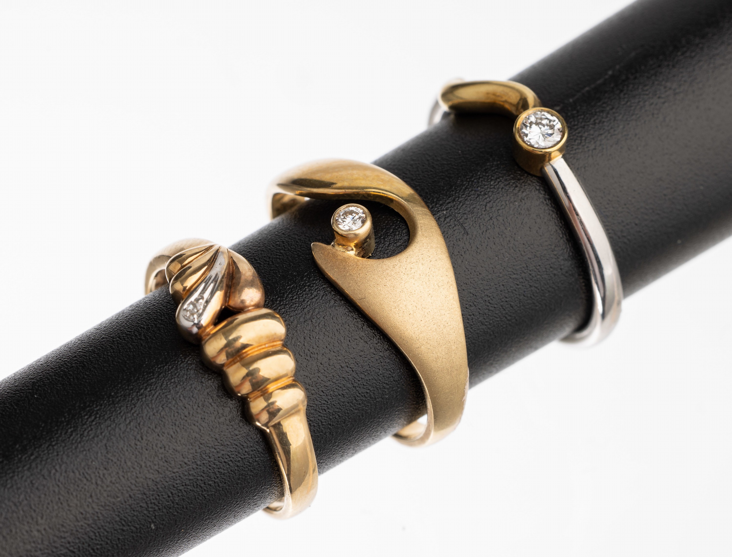 Konvolut 3 14 kt Gold Brillant Ringe, GG/WG 585/000, 1x teilsat., mit Brillant ca. 0.05 ct Weiß/si, RW 56, 1x mit kl. Brillant ca.0.01 ct Weiß/si, ...