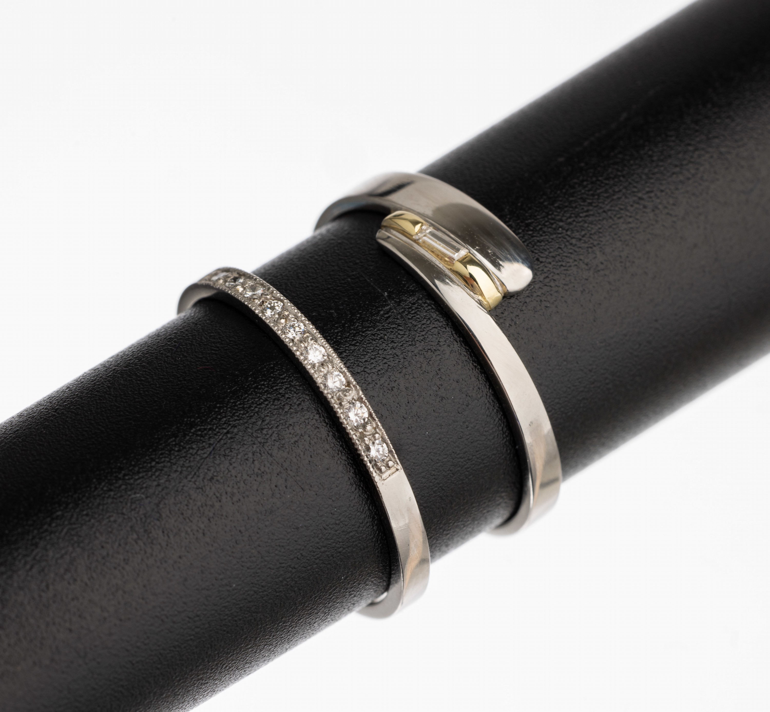 Konvolut 2 Platin/14 kt Gold Diamant Ringe, 1x mit Diamantbaguette ca. 0.03 ct Weiß/si,RW 57, 1x mit 9 Diamanten zus. ca. 0.04 ct Weiß/si, RW 56, ...