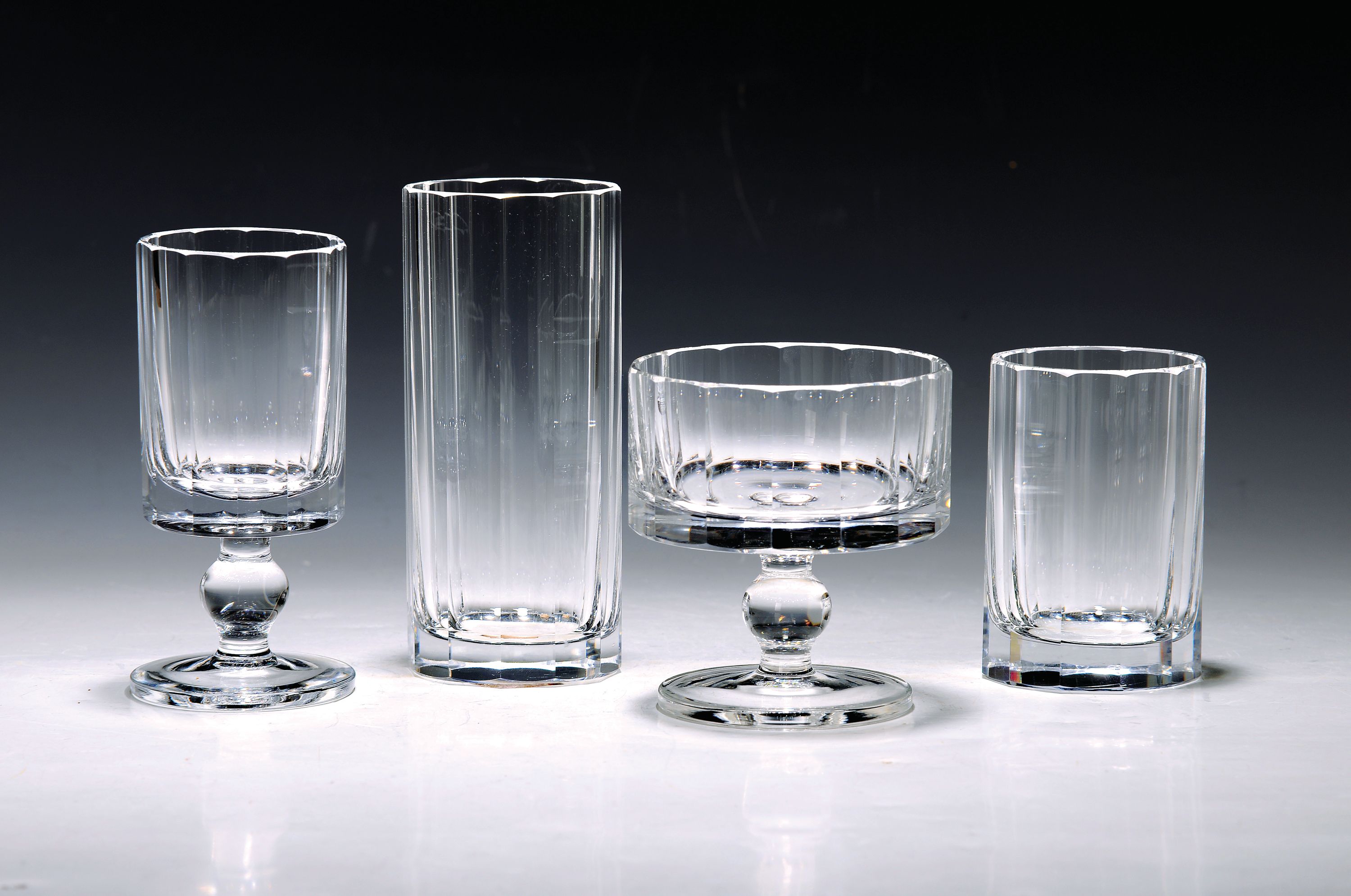 Trinkglasservice, deutsch, 60/70er, Jahre, Bleikristall, facettiert, 10 Sektschale, 10 Longdrinkgläser, 10 kleine Wassergläser, 10 Weingläser