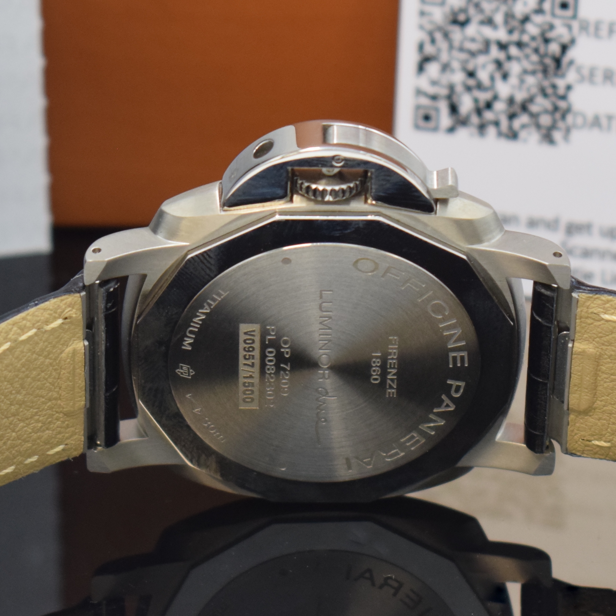 Detail d: PANERAI nahezu neuwertige Herrenarmbanduhr Luminor due Referenz PAM00927, Automatik, Titangeh. inkl. orig. Lederband m. orig. Dornschl., Boden ...