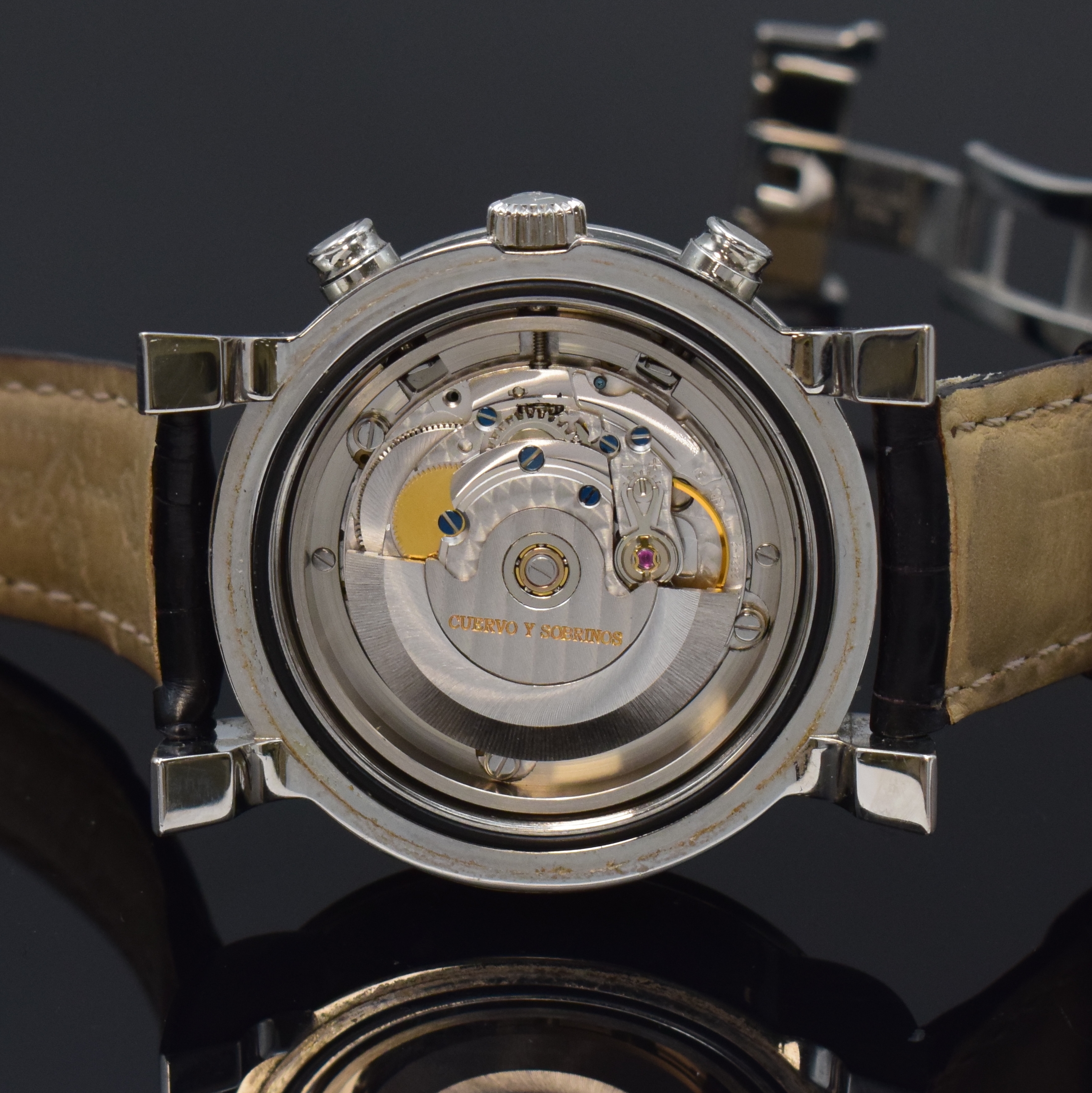 Detail e: CUERVO & SOBRINOS Torpedo Herrenchronograph in Stahl Referenz A3012, Schweiz um 2020, Automatik, großes Geh. m. gekehlter Lünette, Boden verschr., ...